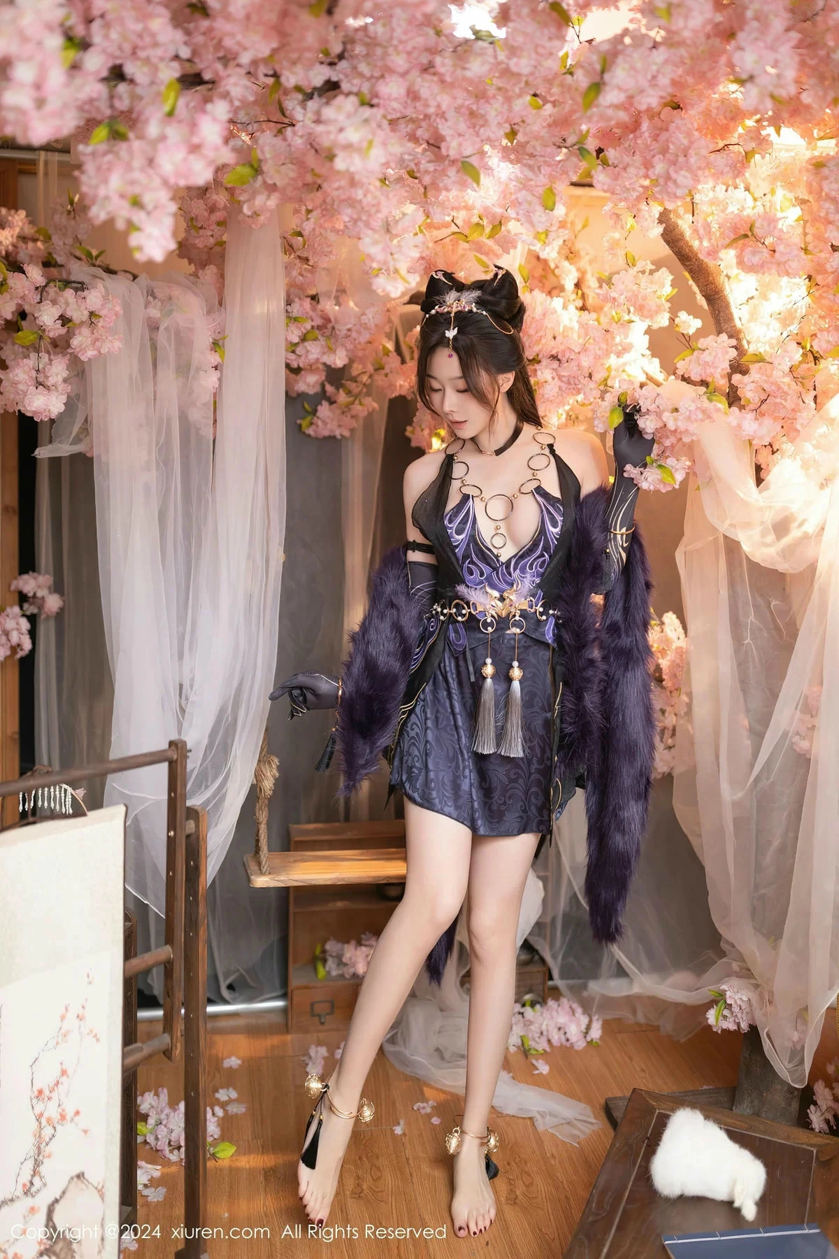 秀人集.com_[XiuRen秀人网]No.8232_模特小逗逗性感紫色情趣旗袍服饰半脱秀曼妙身姿惹火诱惑写真80P