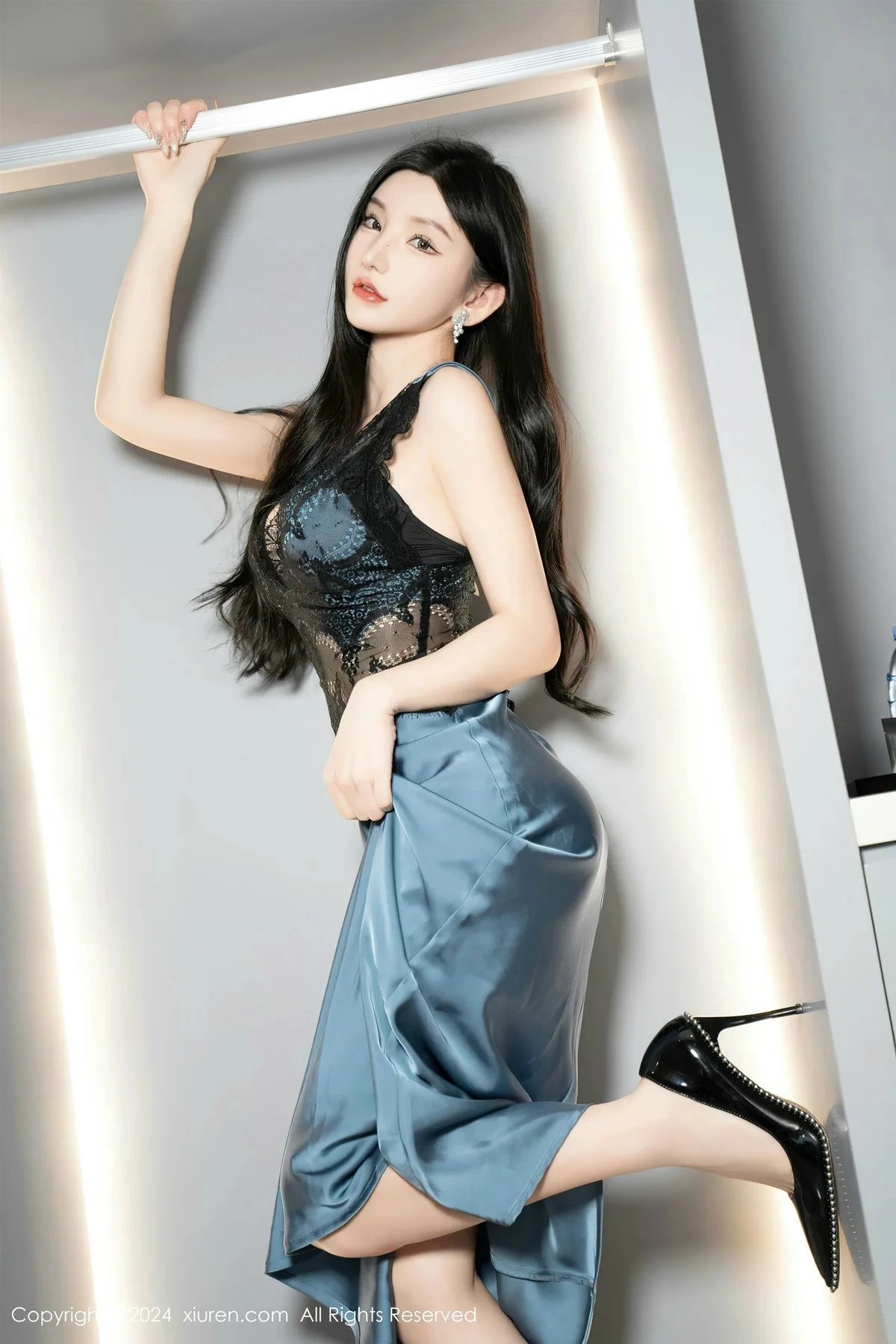 秀人集.com_[XiuRen秀人网]No.8242_女神周于希Sally性感蕾丝长裙+黑色薄纱连体衣秀完美身材诱惑写真115P