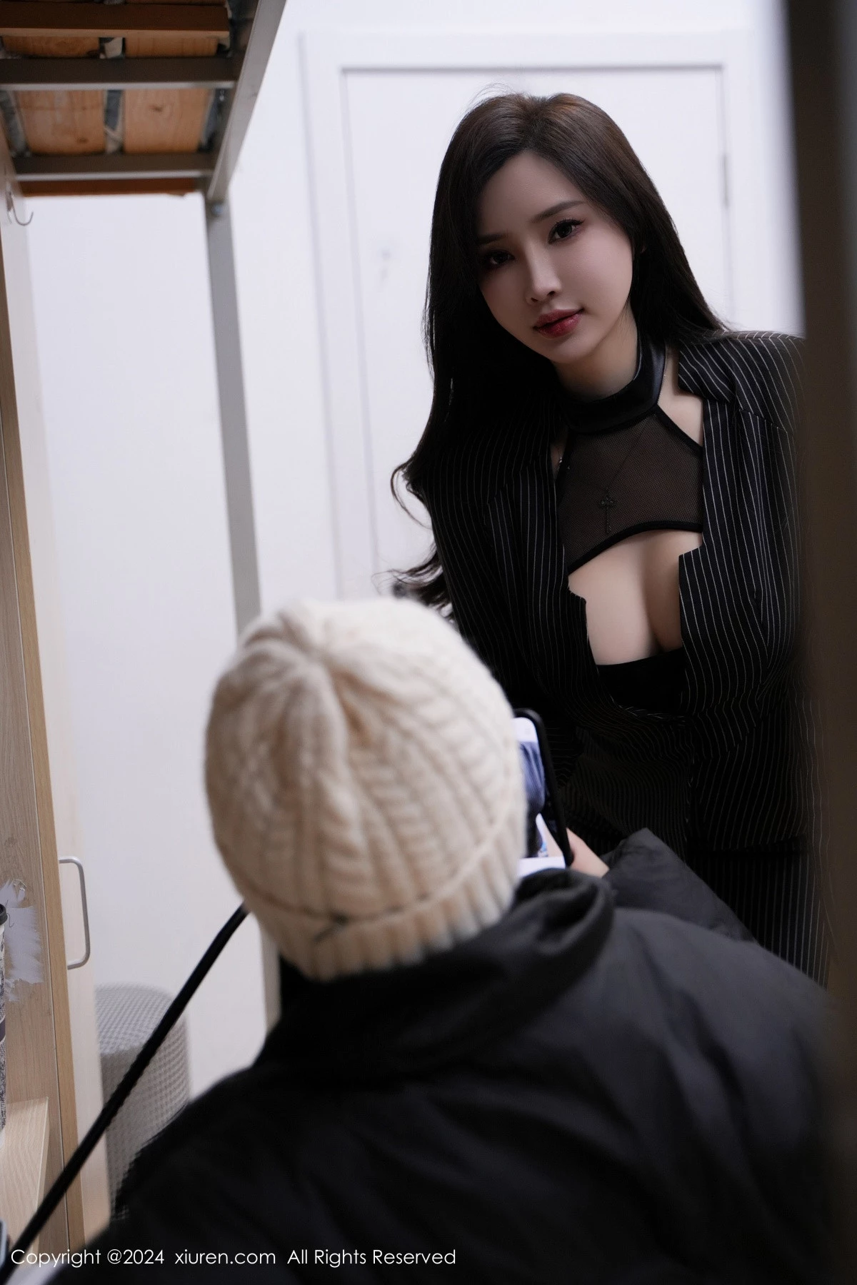 秀人集.com_[XiuRen秀人网]No.8239_女神Carol周妍希性感黑色条纹套装配超薄黑丝秀丰满身材诱惑写真64P