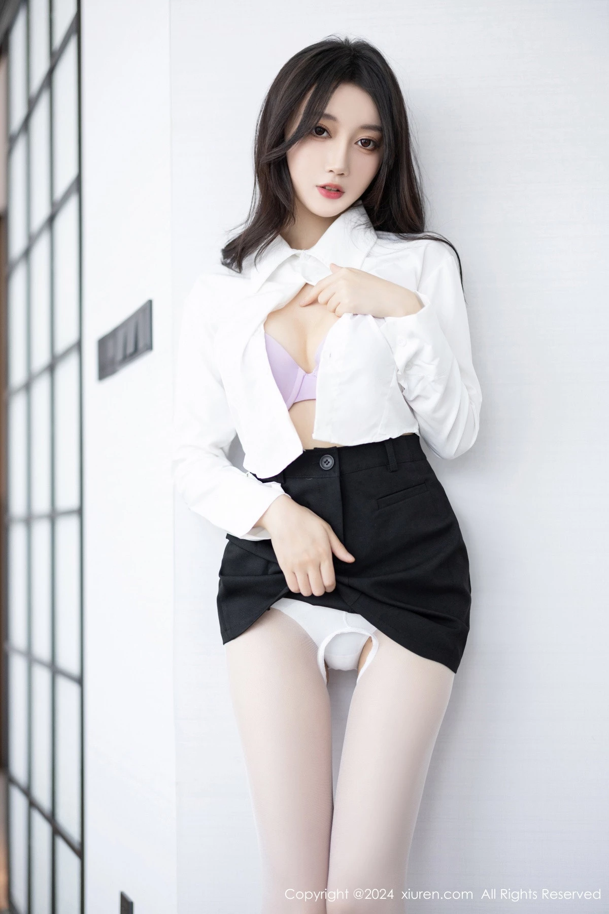 秀人集.com_[XiuRen秀人网]No.8247_模特玥儿玥性感白衬衫配黑色短裙露紫色内衣配开档白丝迷人写真82P