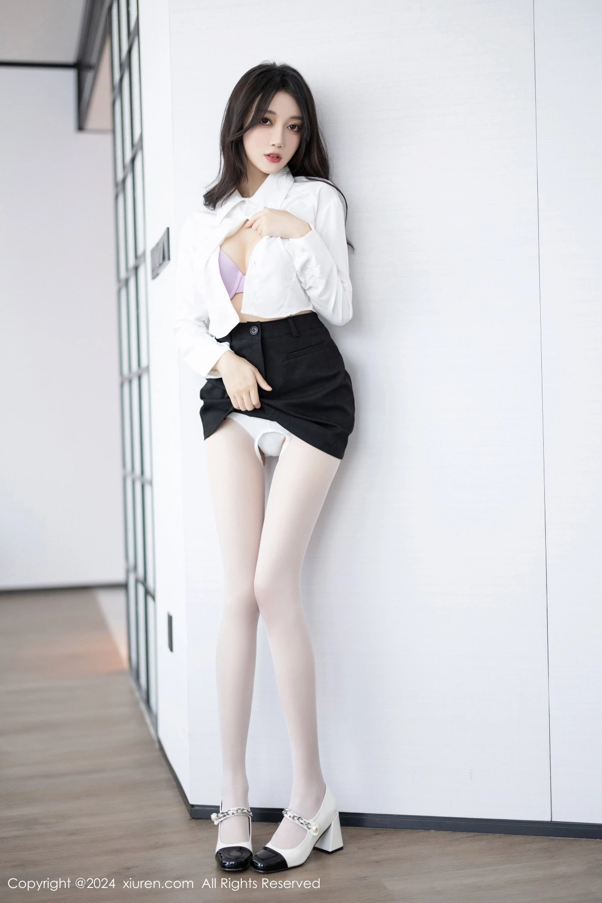 秀人集.com_[XiuRen秀人网]No.8247_模特玥儿玥性感白衬衫配黑色短裙露紫色内衣配开档白丝迷人写真82P