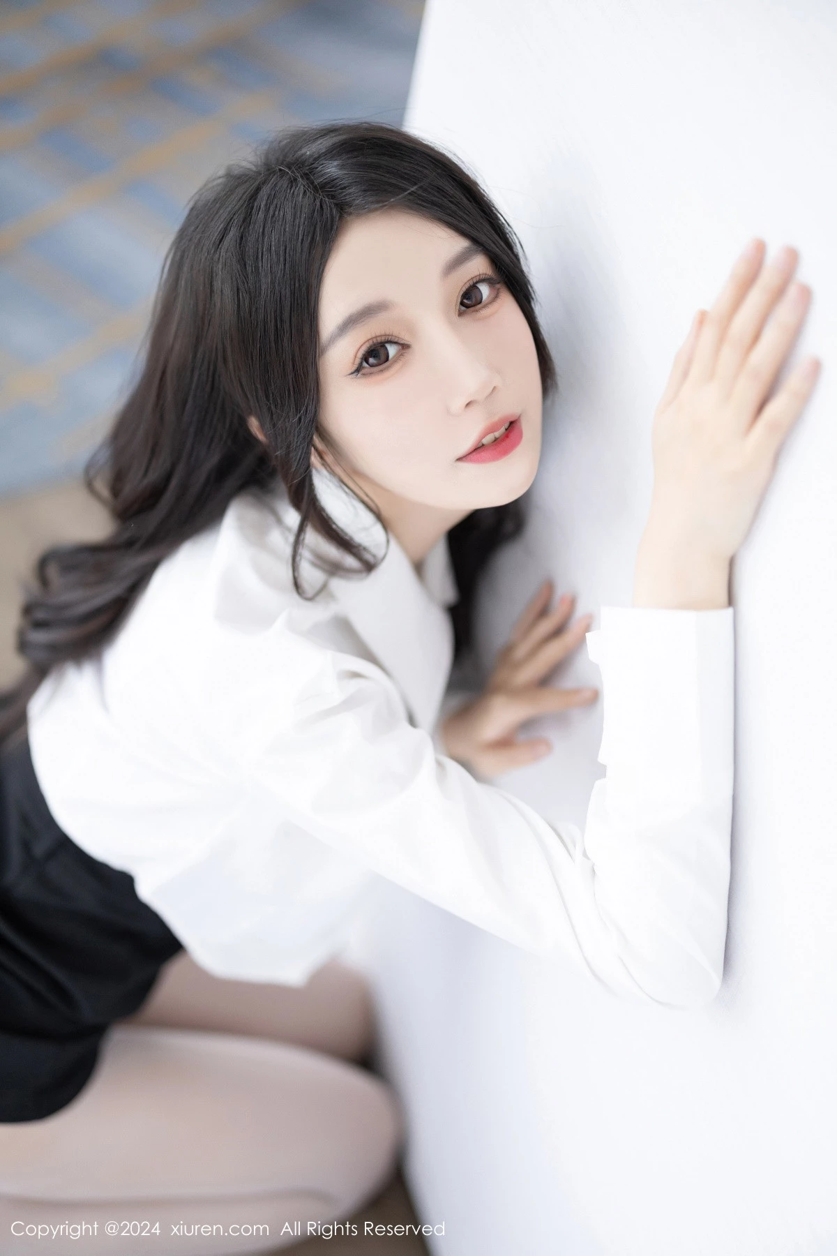 秀人集.com_[XiuRen秀人网]No.8247_模特玥儿玥性感白衬衫配黑色短裙露紫色内衣配开档白丝迷人写真82P