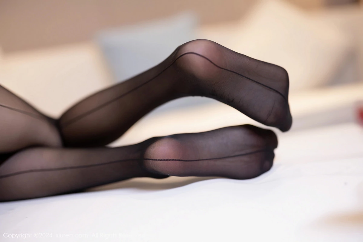 秀人集.com_[XiuRen秀人网]No.8116_模特林星阑红色服饰配黑丝袜+黑色情趣服配红丝袜迷人诱惑写真87P