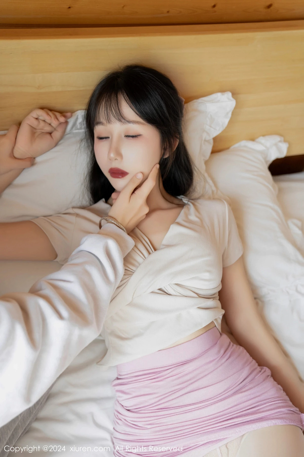 秀人集.com_[XiuRen秀人网]No.8112_模特波巧酱家庭教师主题性感白T配粉色短裙秀完美身材诱惑写真85P