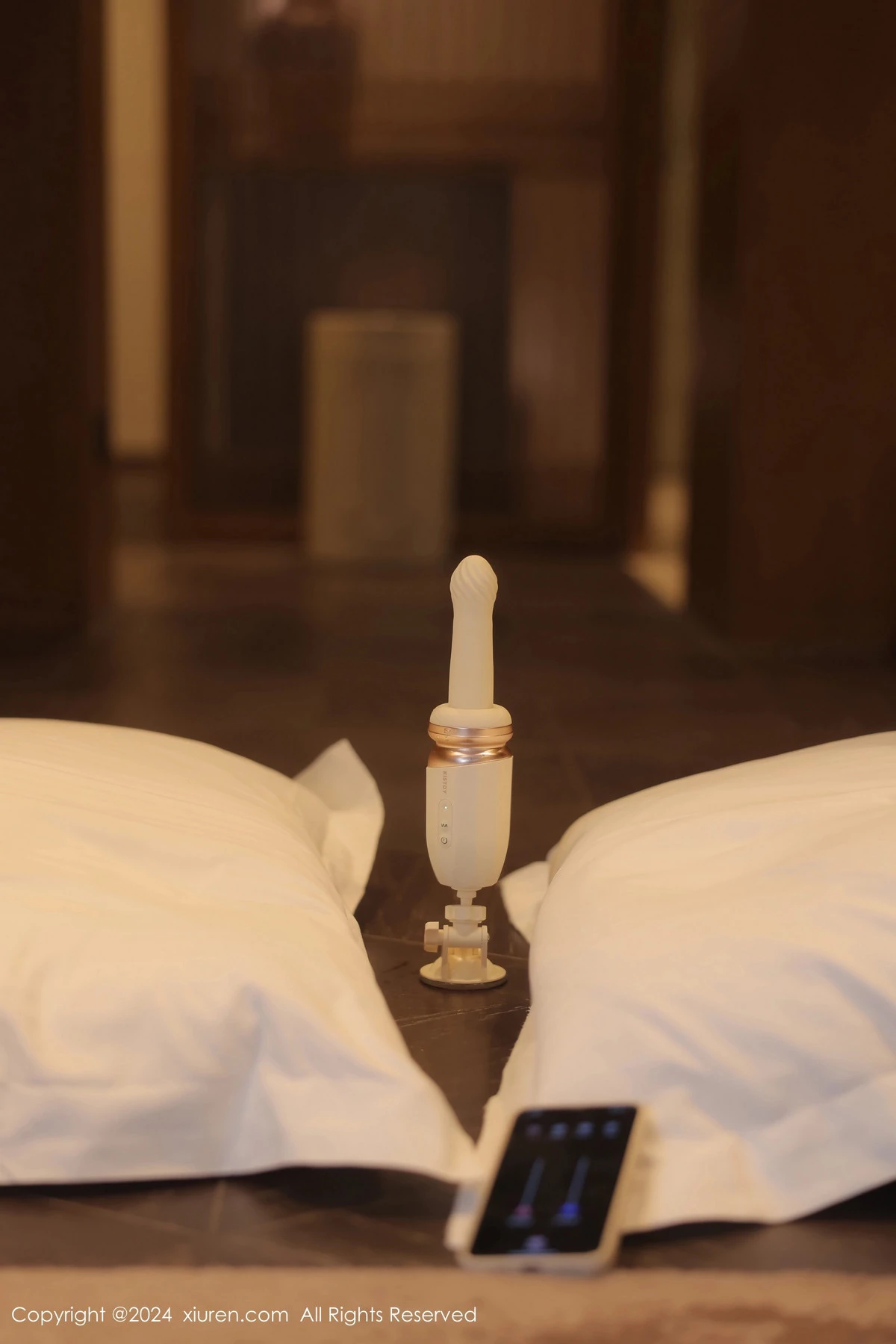 秀人集.com_[XiuRen秀人网]No.8119_模特小泡芙winna性感白色连衣裙配油亮肉丝秀丰腴身材诱惑写真80P