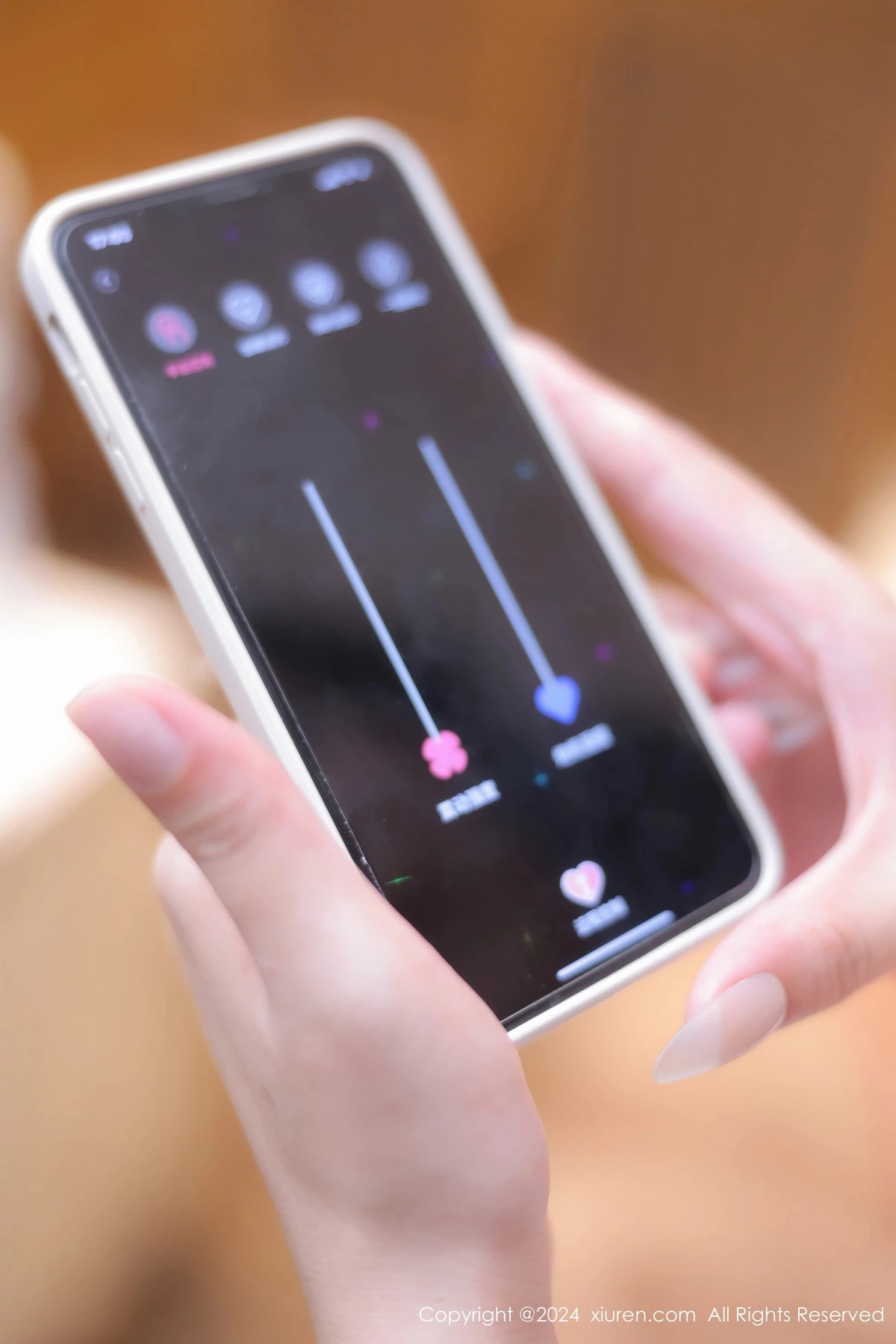 秀人集.com_[XiuRen秀人网]No.8119_模特小泡芙winna性感白色连衣裙配油亮肉丝秀丰腴身材诱惑写真80P