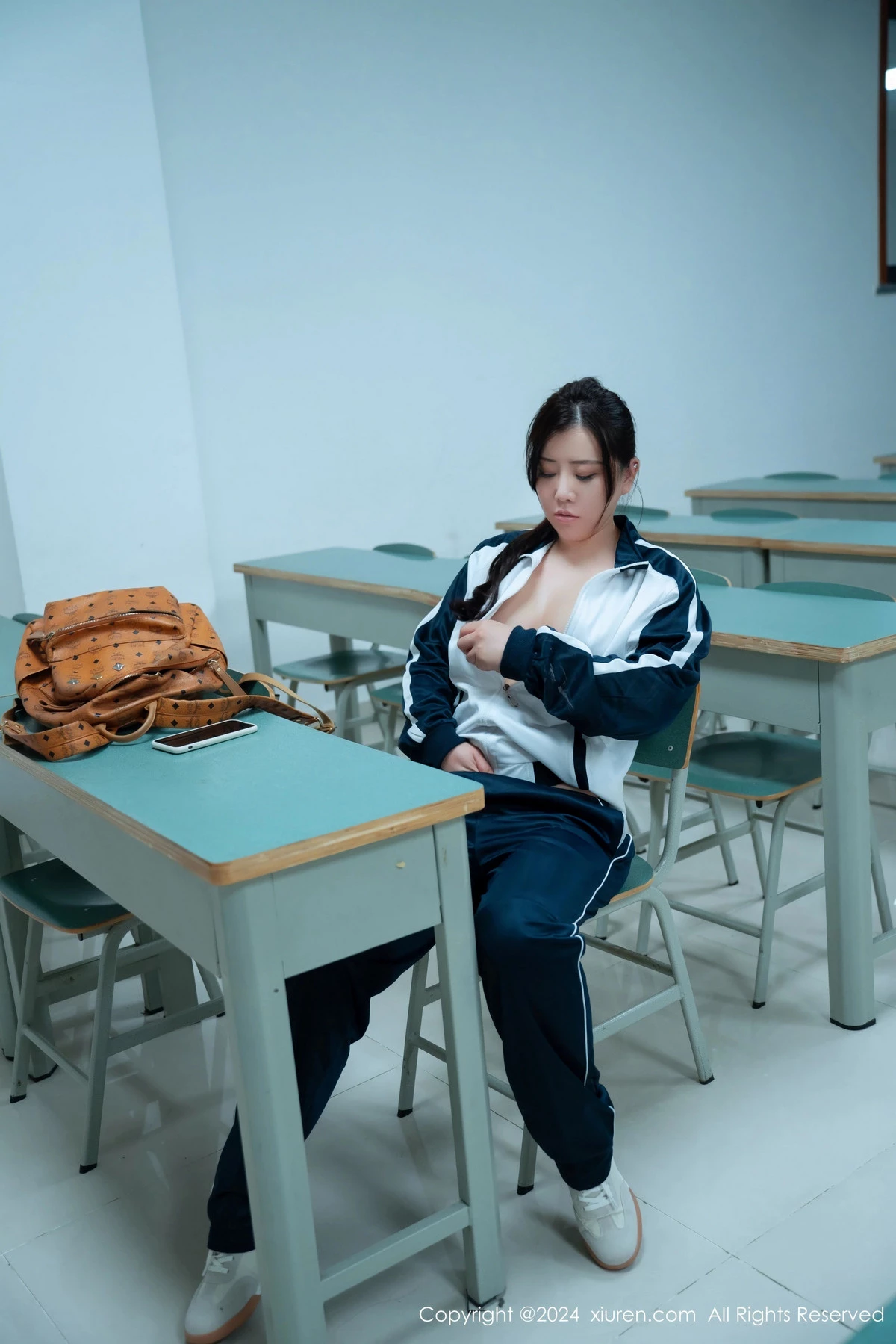 秀人集.com_[XiuRen秀人网]No.8122_模特王婉悠Queen教师场景性感学生制服秀丰腴身材惹火诱惑写真80P