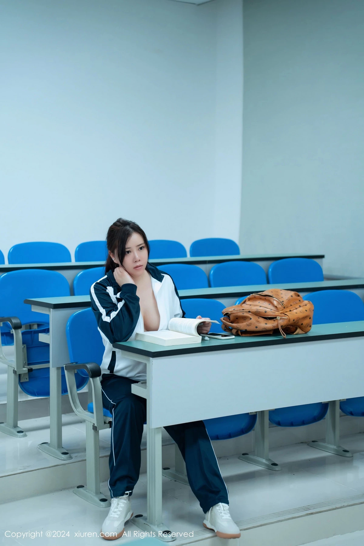 秀人集.com_[XiuRen秀人网]No.8122_模特王婉悠Queen教师场景性感学生制服秀丰腴身材惹火诱惑写真80P