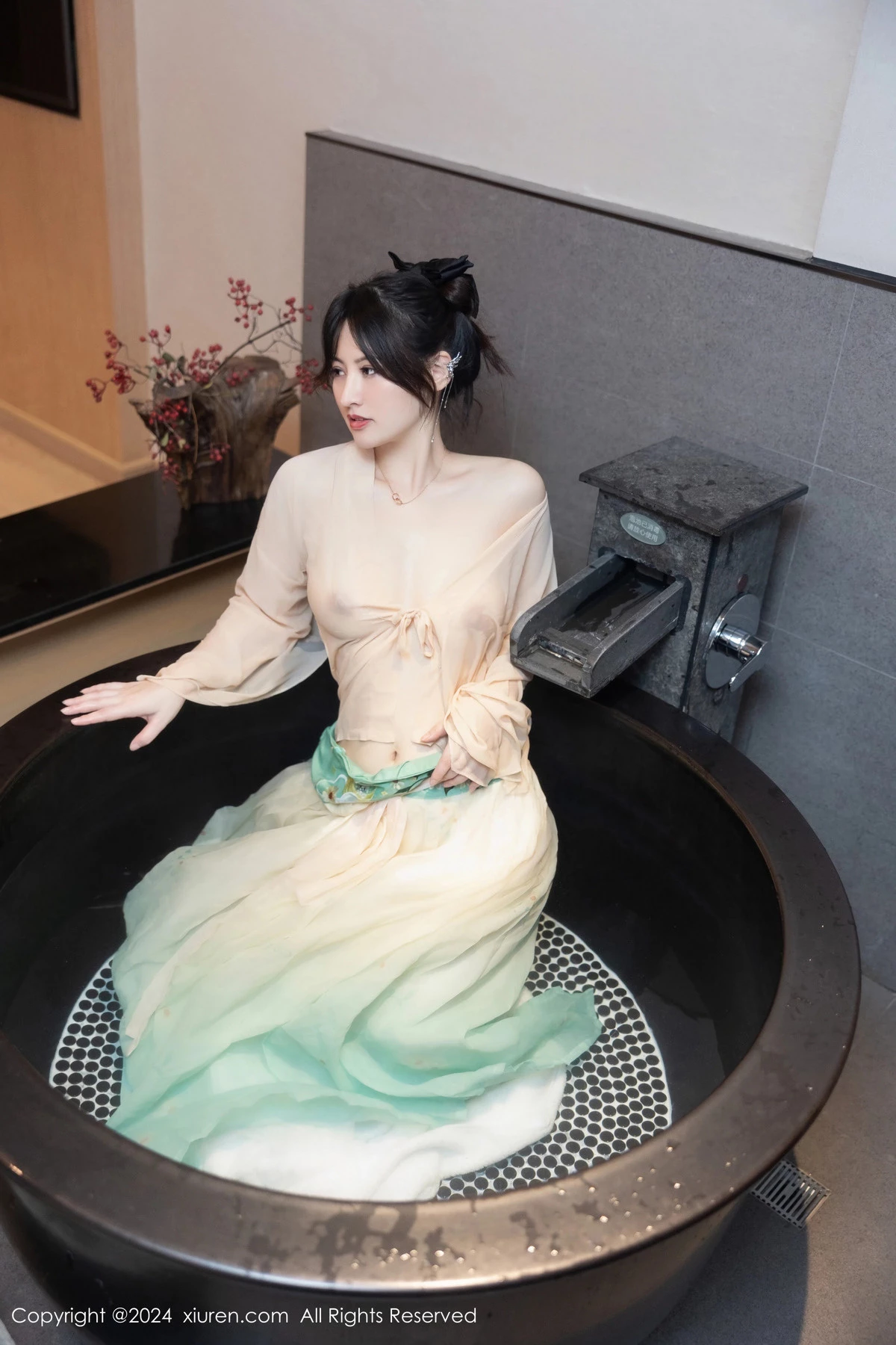 秀人集.com_[XiuRen秀人网]No.8128_模特诗诗kiki浴室场景性感古装情趣服饰秀丰腴有致身材诱惑写真82P