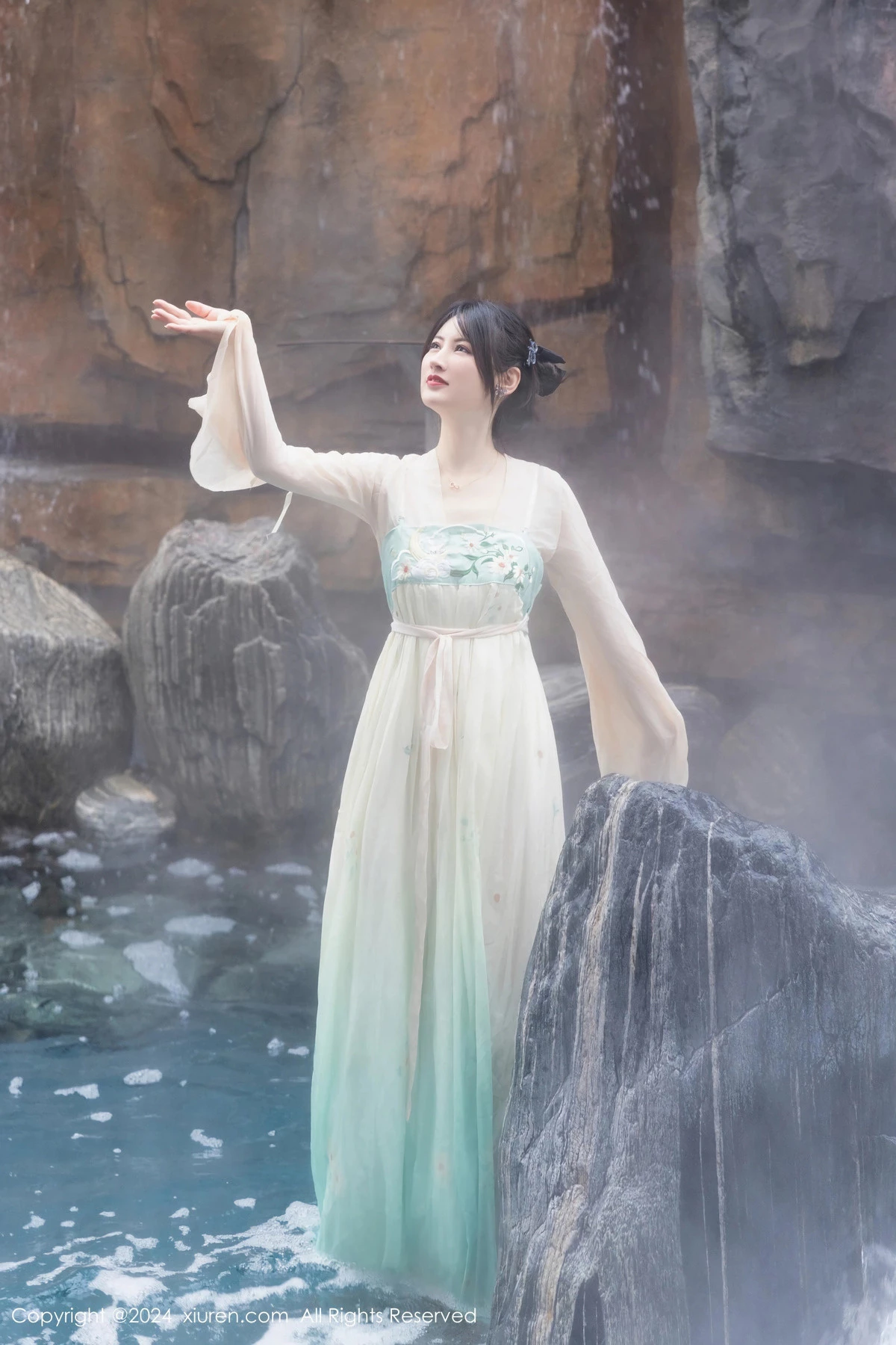 秀人集.com_[XiuRen秀人网]No.8128_模特诗诗kiki浴室场景性感古装情趣服饰秀丰腴有致身材诱惑写真82P