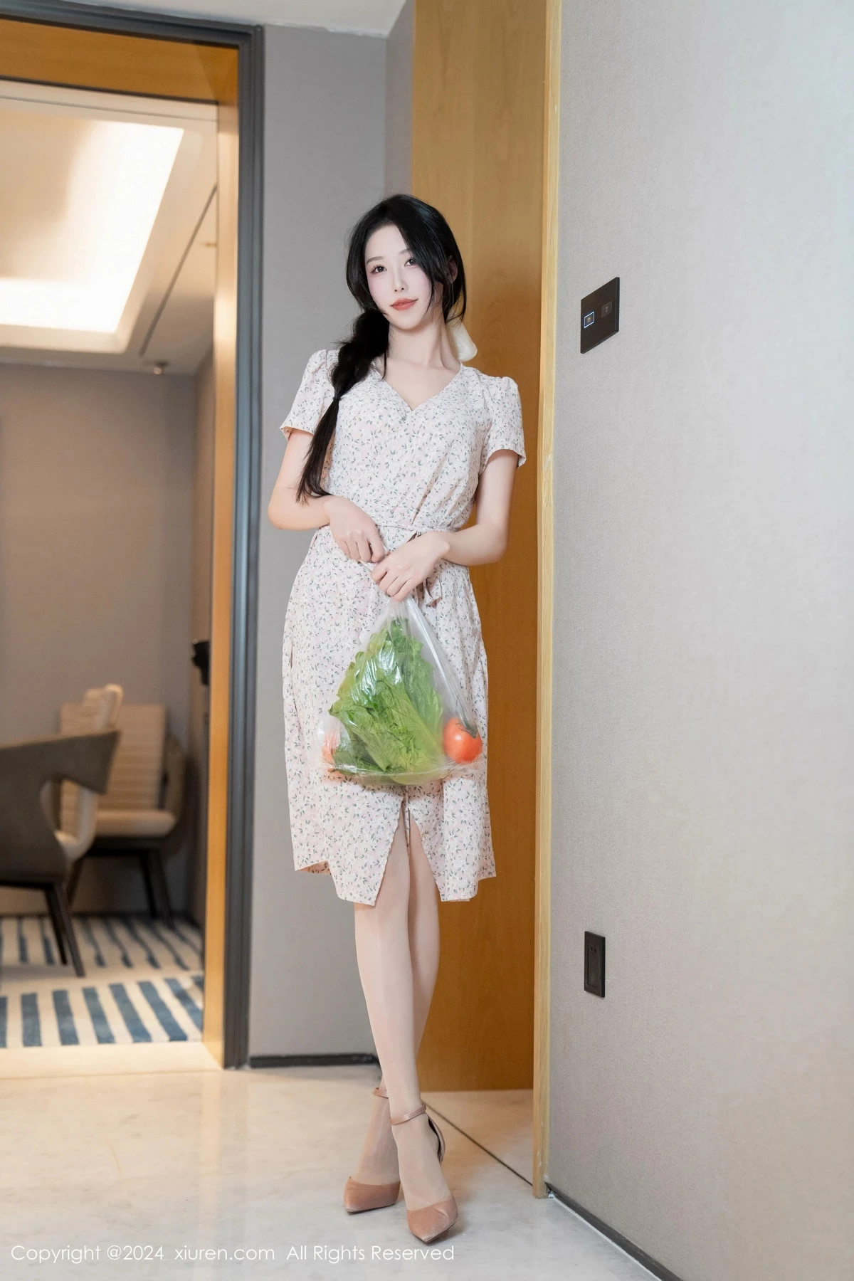 秀人集.com_[XiuRen秀人网]No.8130_模特利世家政服务主题性感浅色连衣短裙露浅色内衣迷人诱惑写真90P