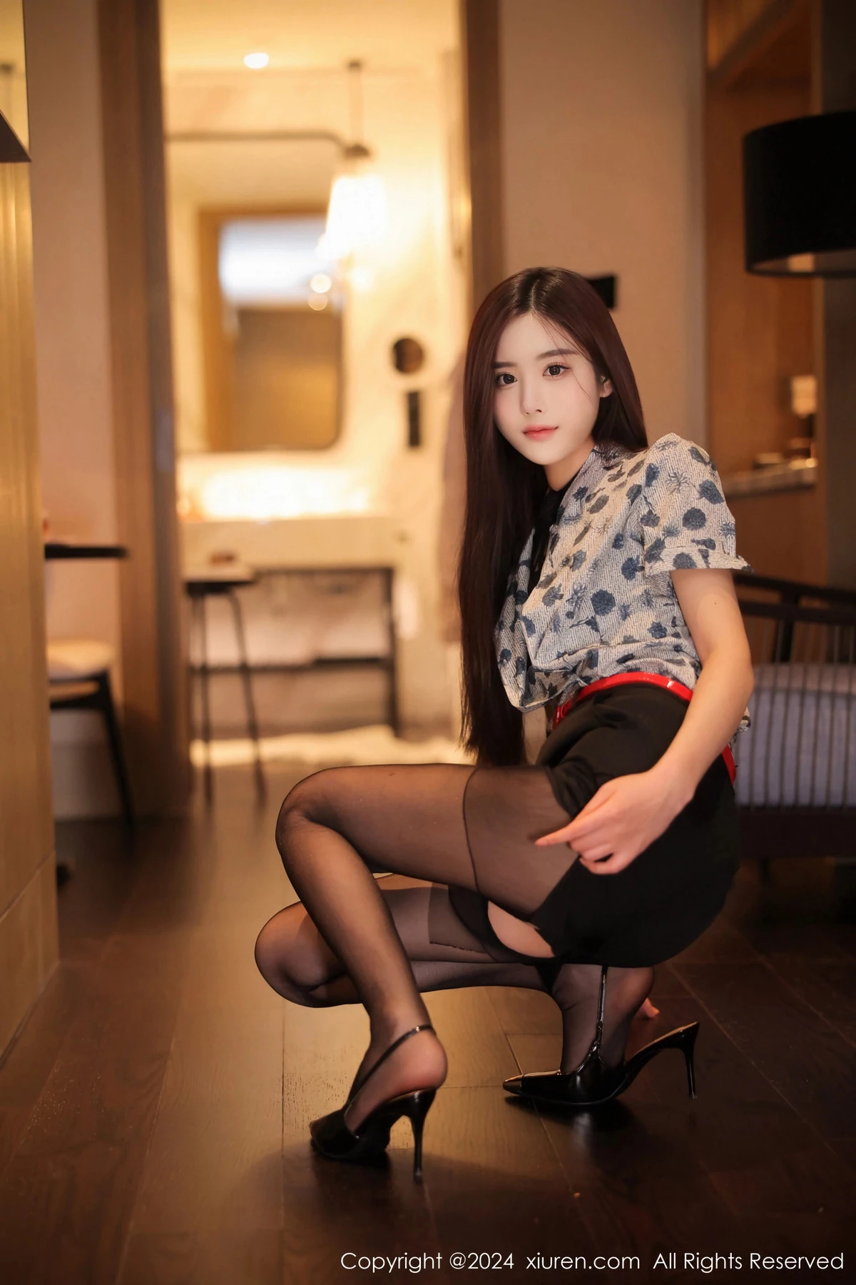 秀人集.com_[XiuRen秀人网]No.8125_模特晚苏susu性感空姐制服露黑色蕾丝内衣配超薄黑丝魅惑写真81P