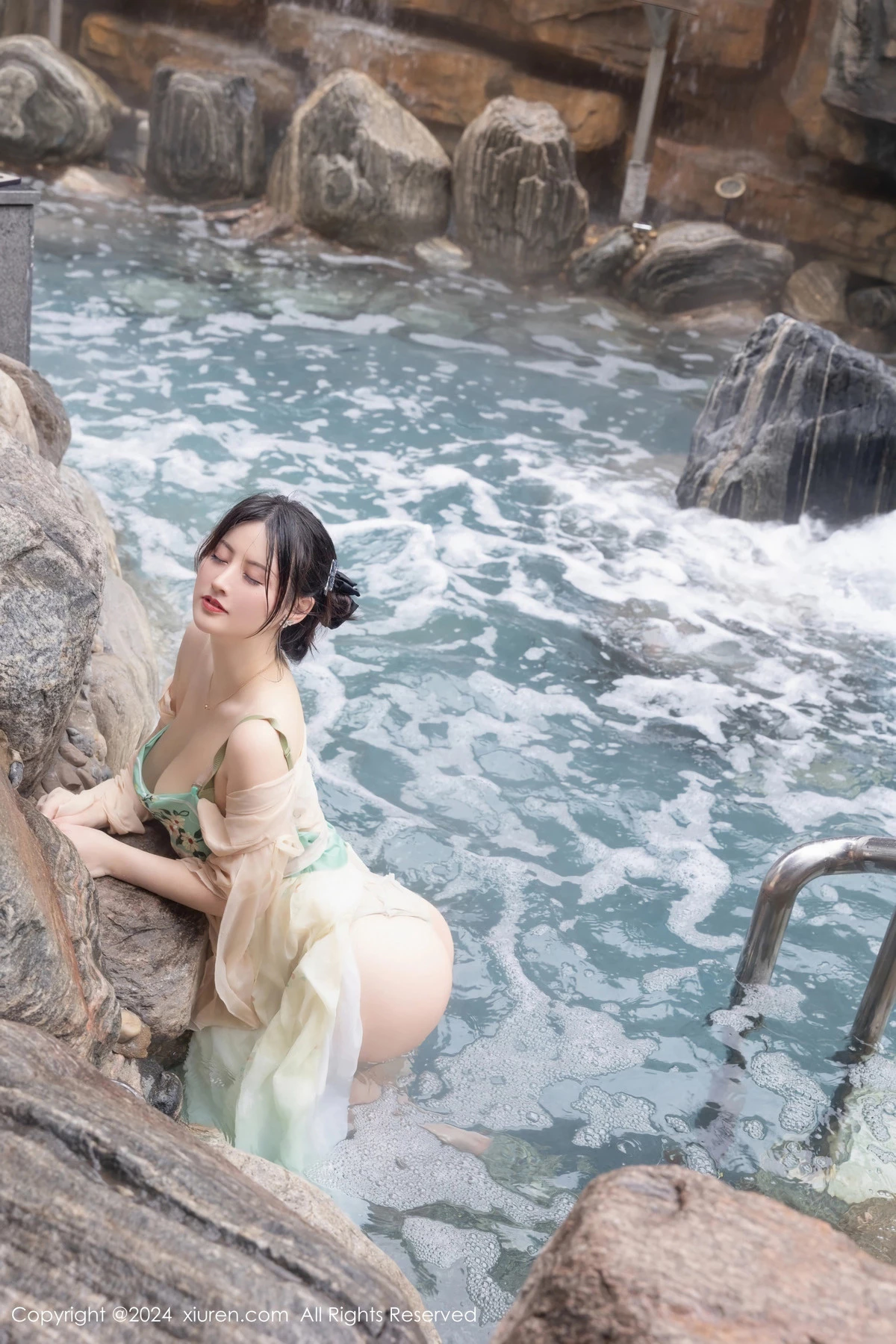 秀人集.com_[XiuRen秀人网]No.8128_模特诗诗kiki浴室场景性感古装情趣服饰秀丰腴有致身材诱惑写真82P
