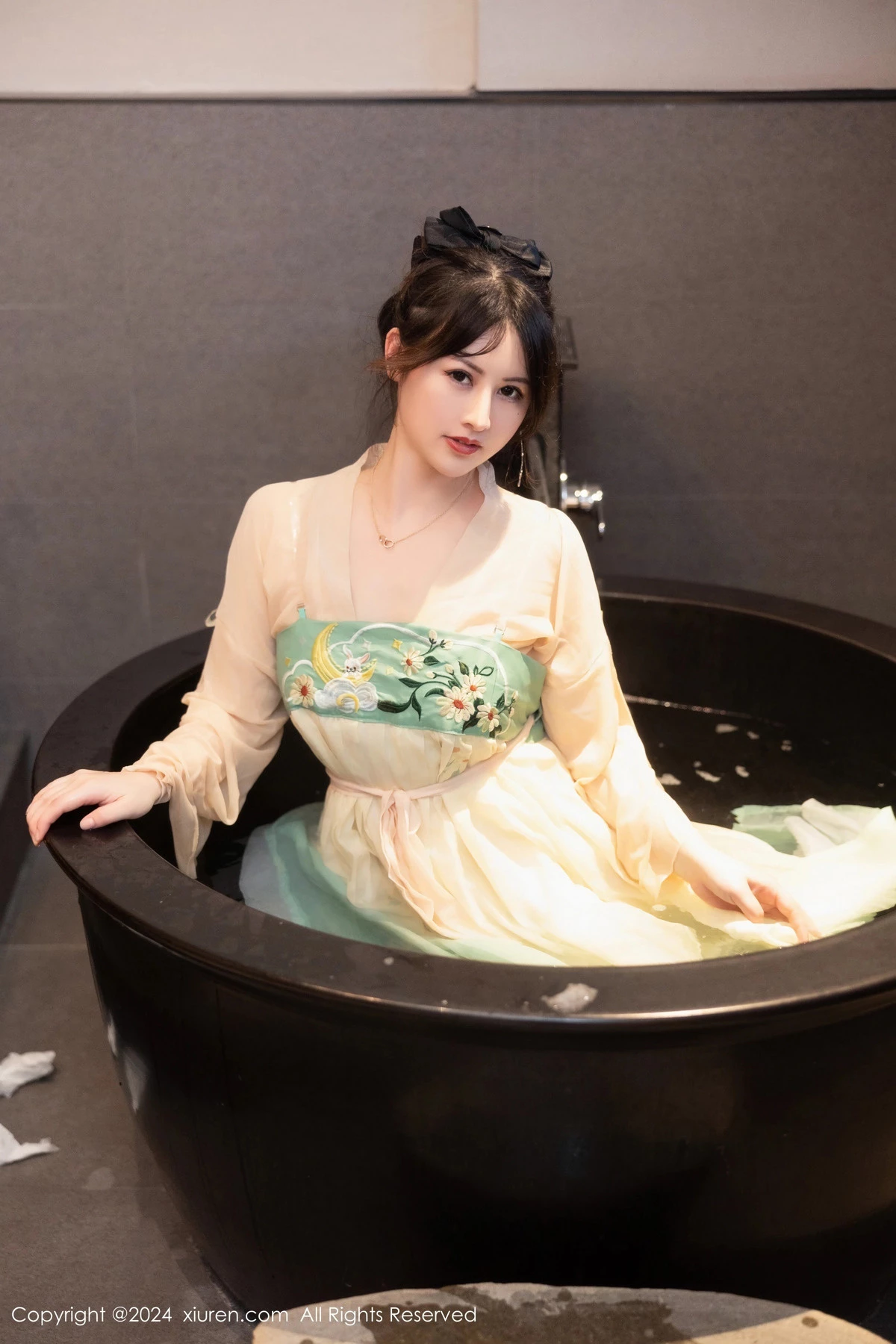 秀人集.com_[XiuRen秀人网]No.8128_模特诗诗kiki浴室场景性感古装情趣服饰秀丰腴有致身材诱惑写真82P