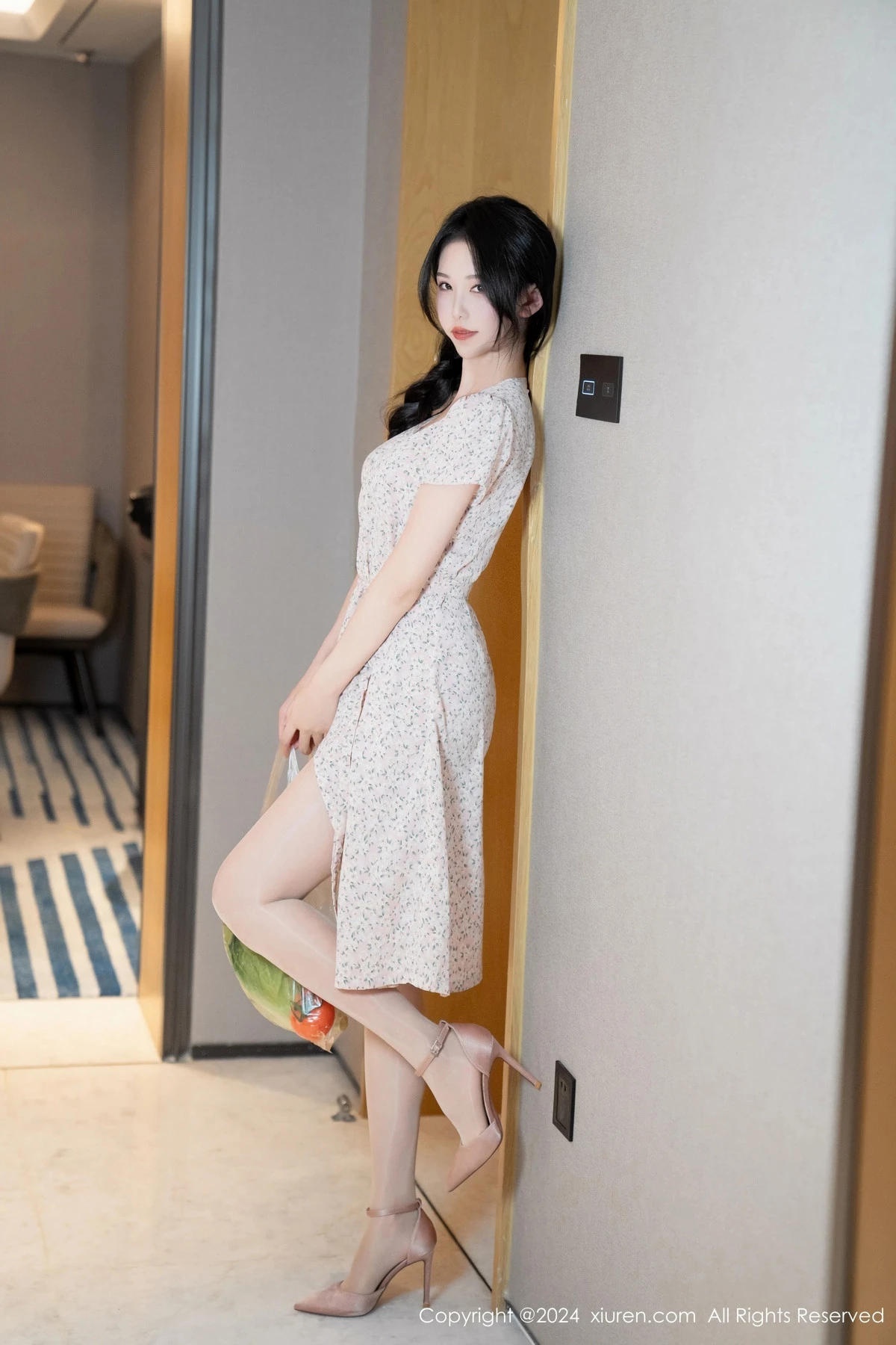 秀人集.com_[XiuRen秀人网]No.8130_模特利世家政服务主题性感浅色连衣短裙露浅色内衣迷人诱惑写真90P
