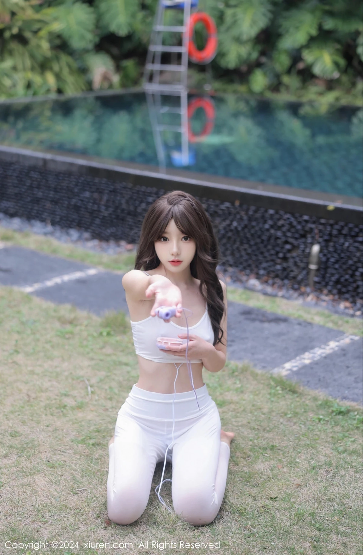 秀人集.com_[XiuRen秀人网]No.8132_模特桃妖夭户外白色内衣配性感白色露臀裤秀曼妙身姿诱惑写真78P
