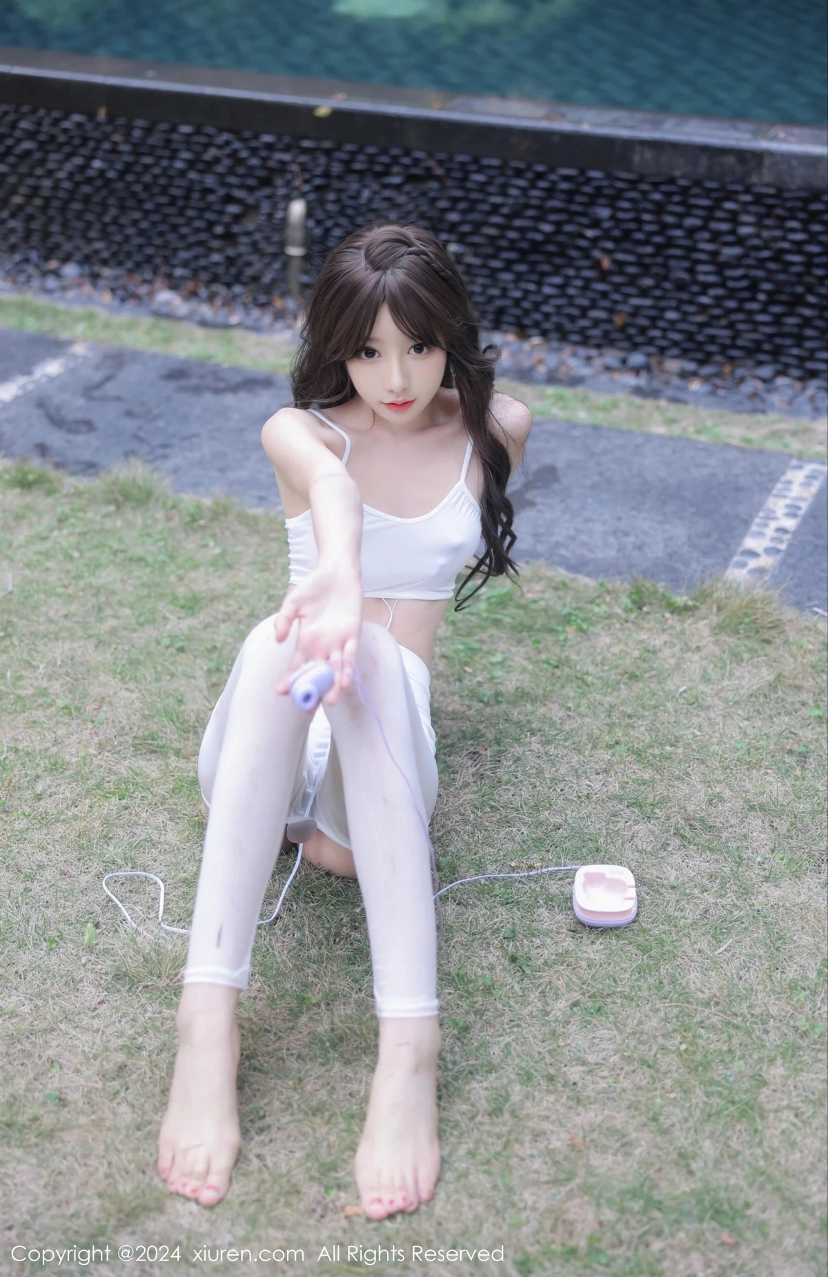 秀人集.com_[XiuRen秀人网]No.8132_模特桃妖夭户外白色内衣配性感白色露臀裤秀曼妙身姿诱惑写真78P