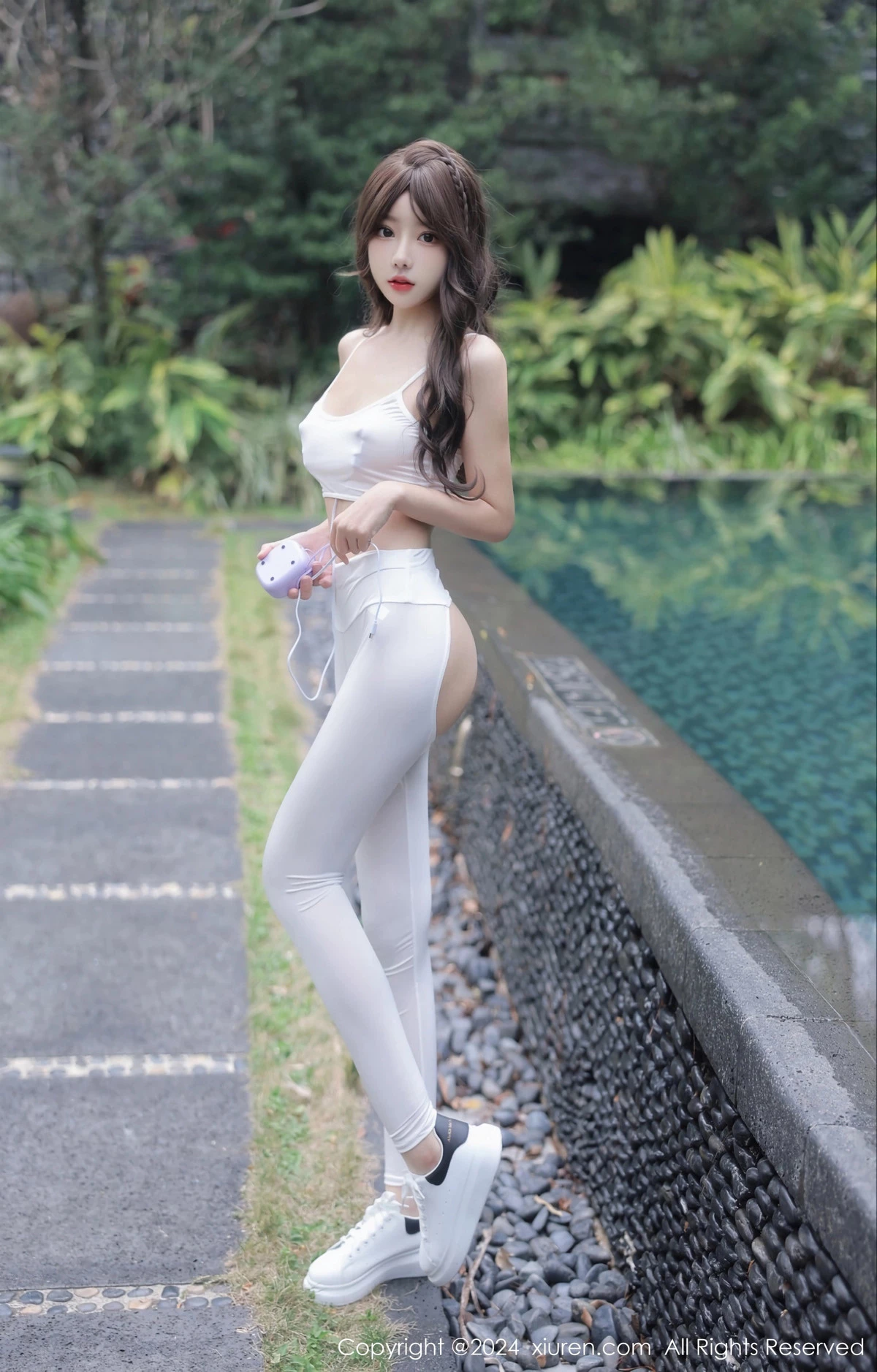 秀人集.com_[XiuRen秀人网]No.8132_模特桃妖夭户外白色内衣配性感白色露臀裤秀曼妙身姿诱惑写真78P