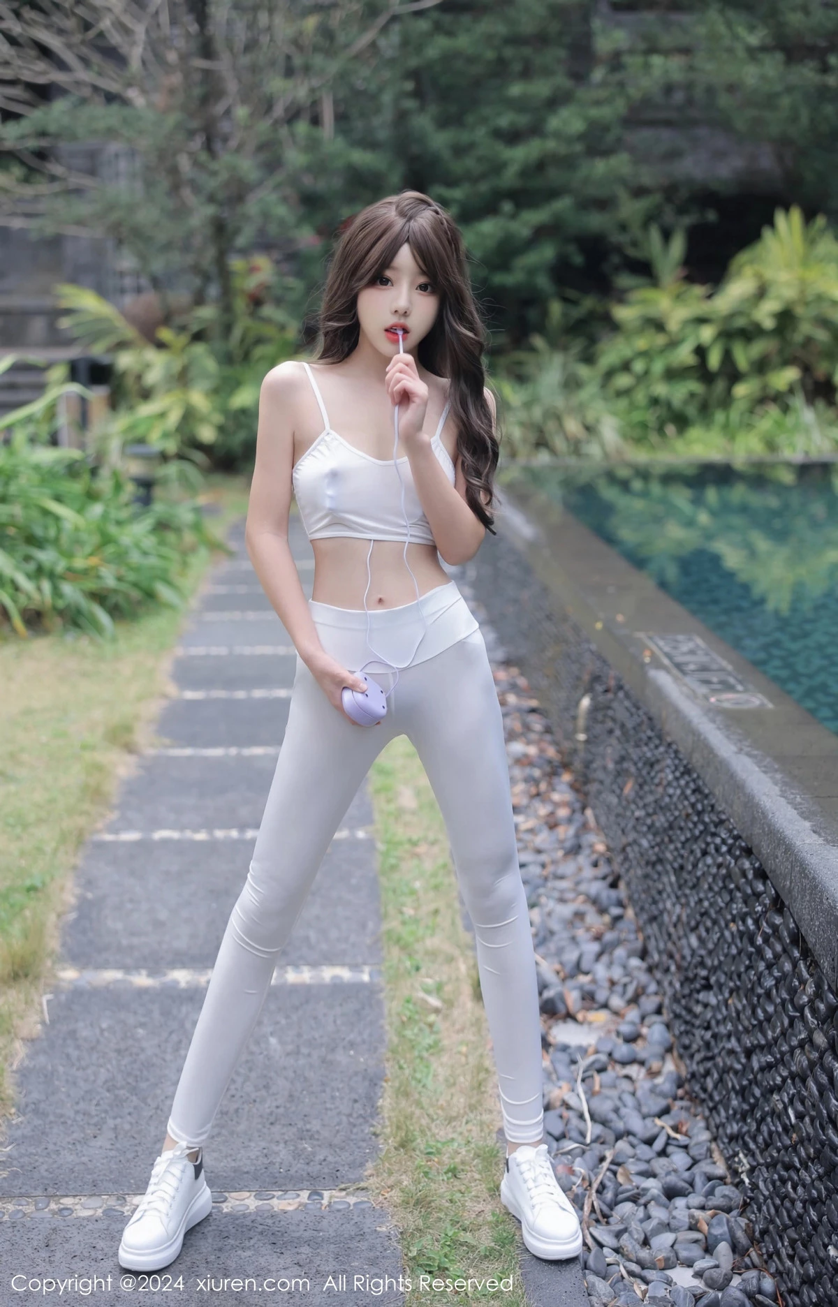 秀人集.com_[XiuRen秀人网]No.8132_模特桃妖夭户外白色内衣配性感白色露臀裤秀曼妙身姿诱惑写真78P