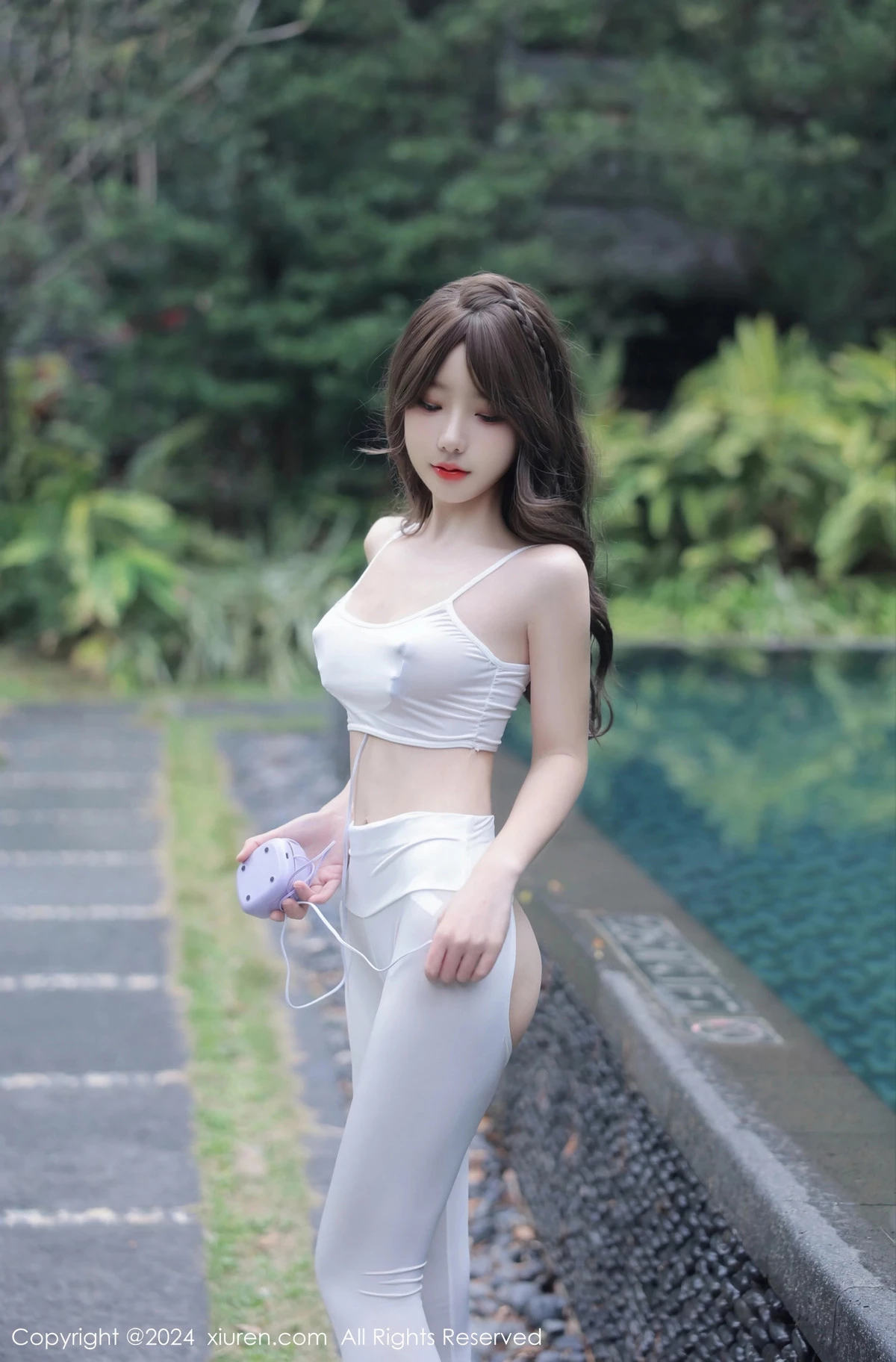 秀人集.com_[XiuRen秀人网]No.8132_模特桃妖夭户外白色内衣配性感白色露臀裤秀曼妙身姿诱惑写真78P