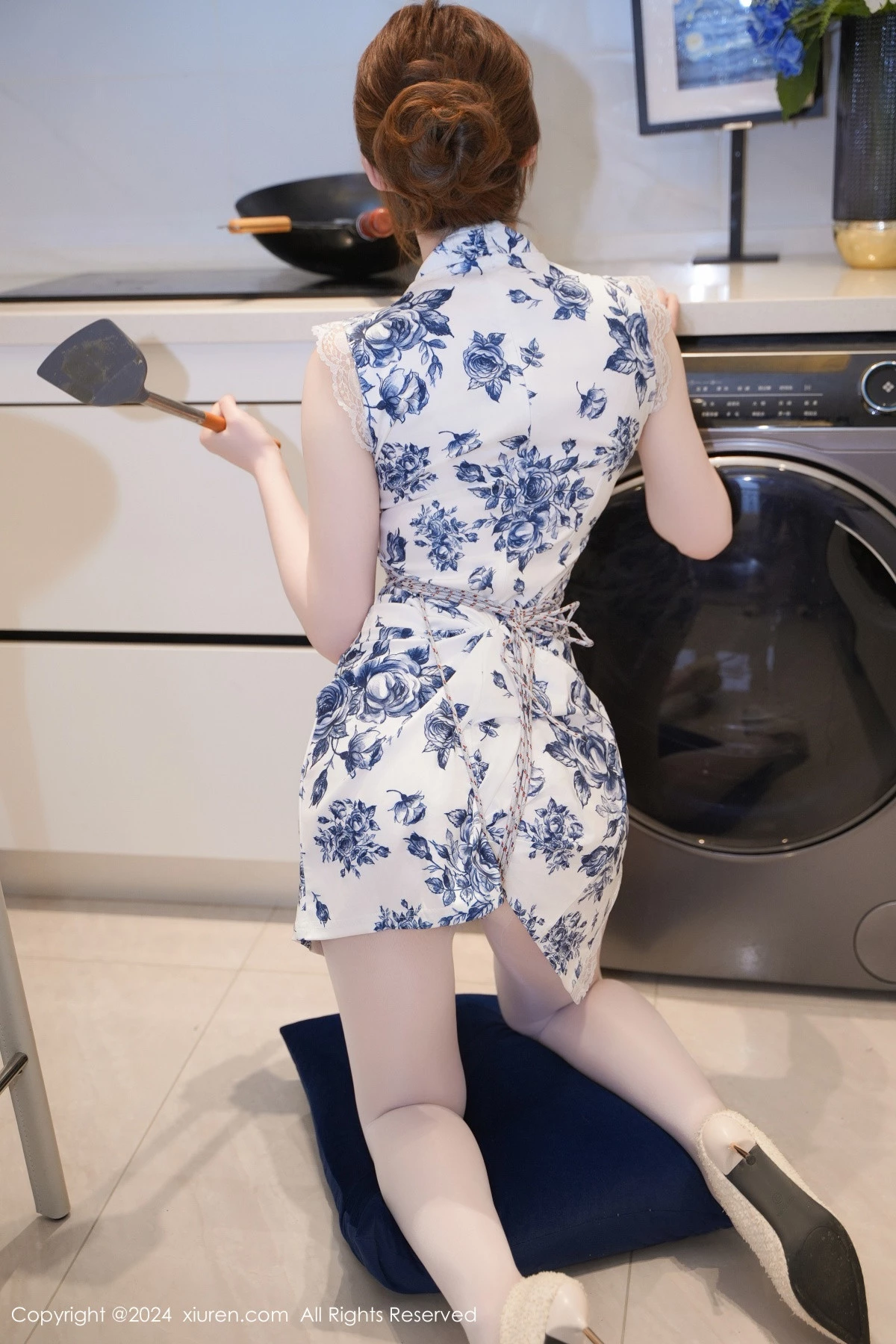 秀人集.com_[XiuRen秀人网]No.8255_模特梦灵儿Mini性感青色轻透旗袍配原色丝袜秀惹火身材诱惑写真77P