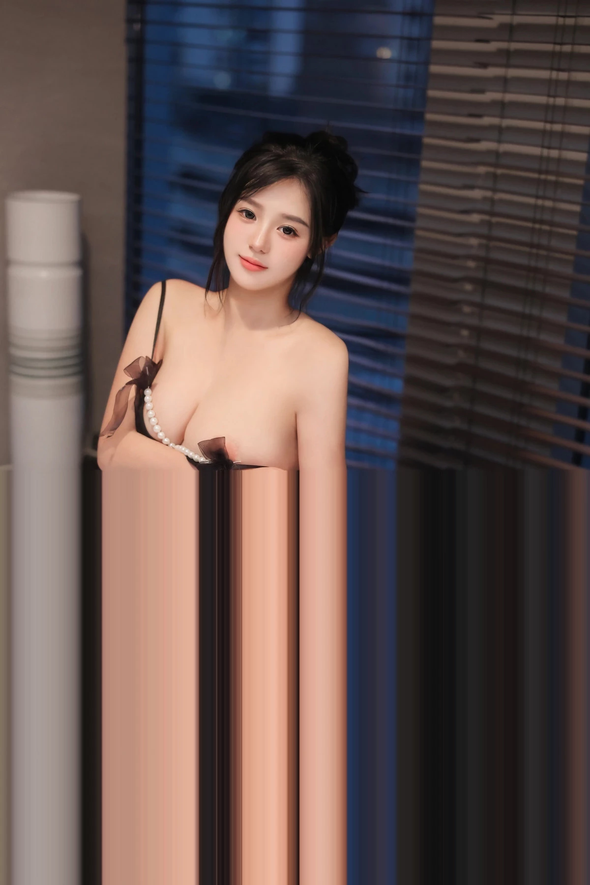 秀人集.com_[XiuRen秀人网]No.8295_模特金小依性感黑色连衣裙露黑色内衣配超薄黑丝秀美腿诱惑写真78P