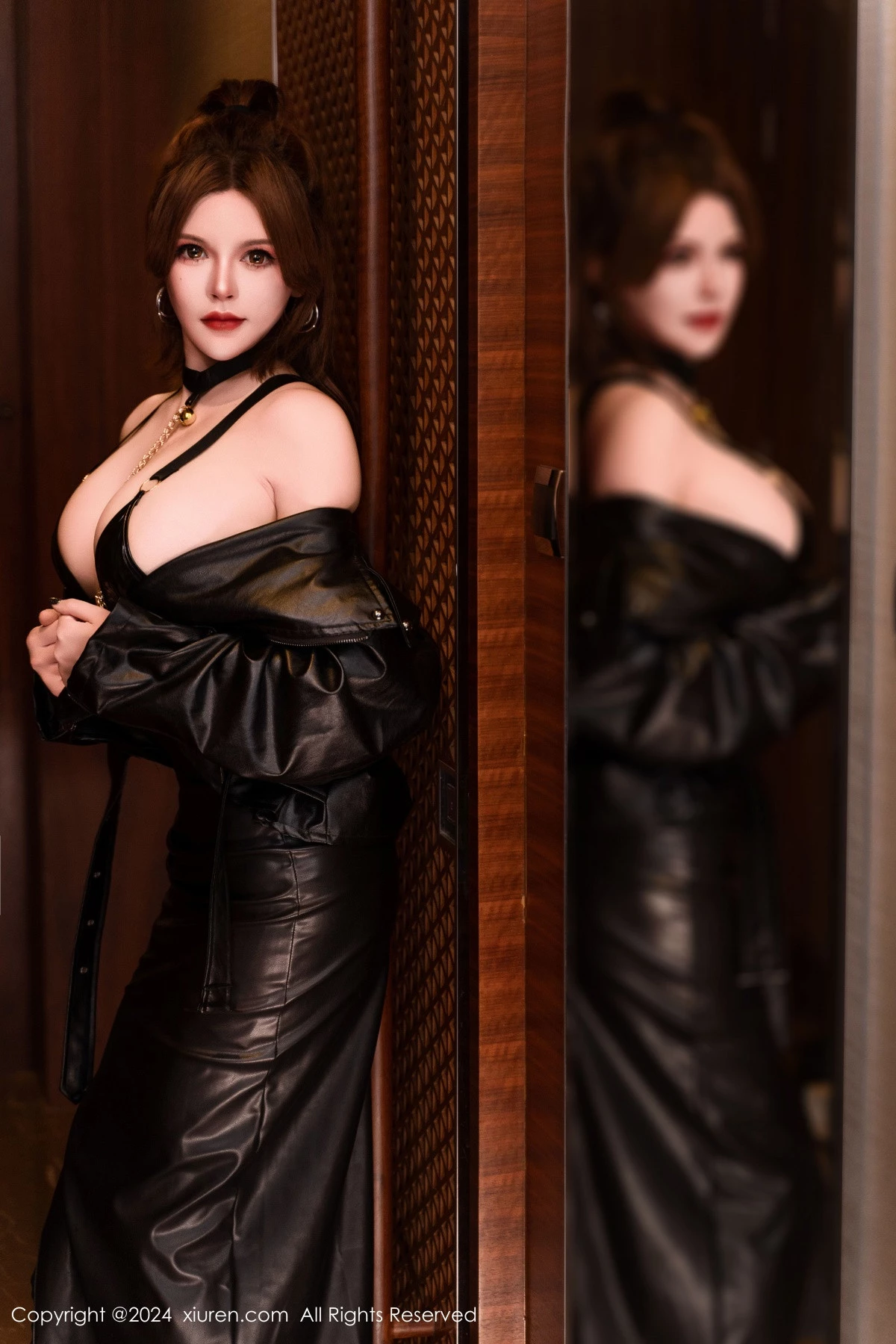 秀人集.com_[XiuRen秀人网]No.8305_模特伊丽莎有点白性感黑色皮衣配黑丝吊袜秀丰胸肥臀惹火诱惑写真64P