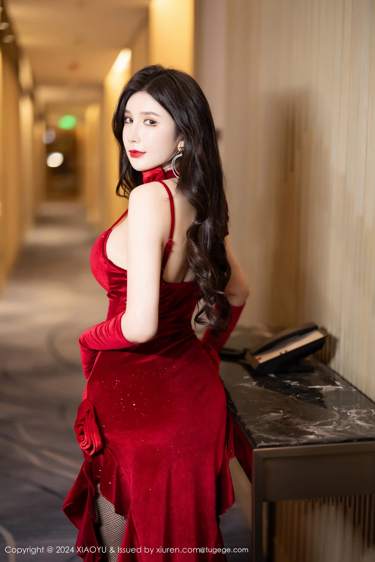 秀人集.com_[XiaoYu画语界]Vol.1228_女神李丽莎性感暗红色吊带短裙配红丝吊袜秀完美身材诱惑写真81P