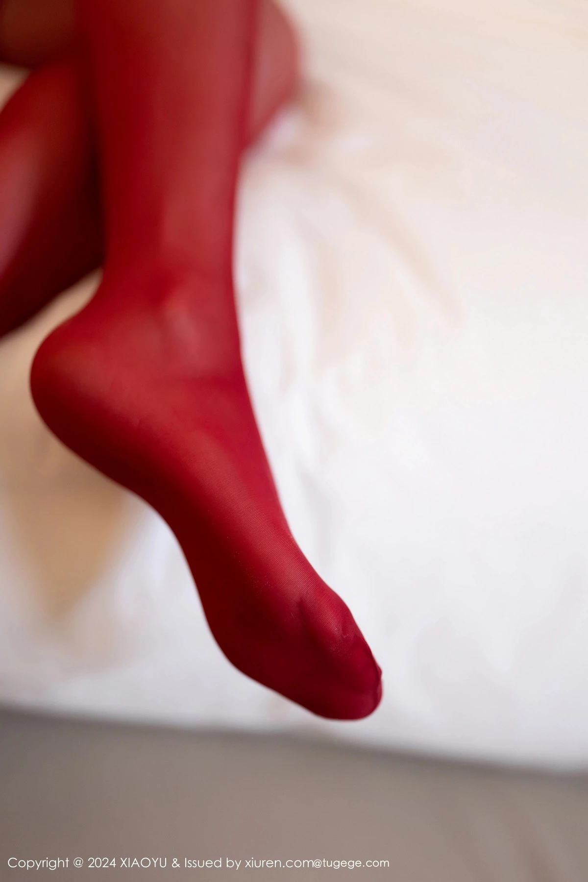 秀人集.com_[XiaoYu画语界]Vol.1228_女神李丽莎性感暗红色吊带短裙配红丝吊袜秀完美身材诱惑写真81P