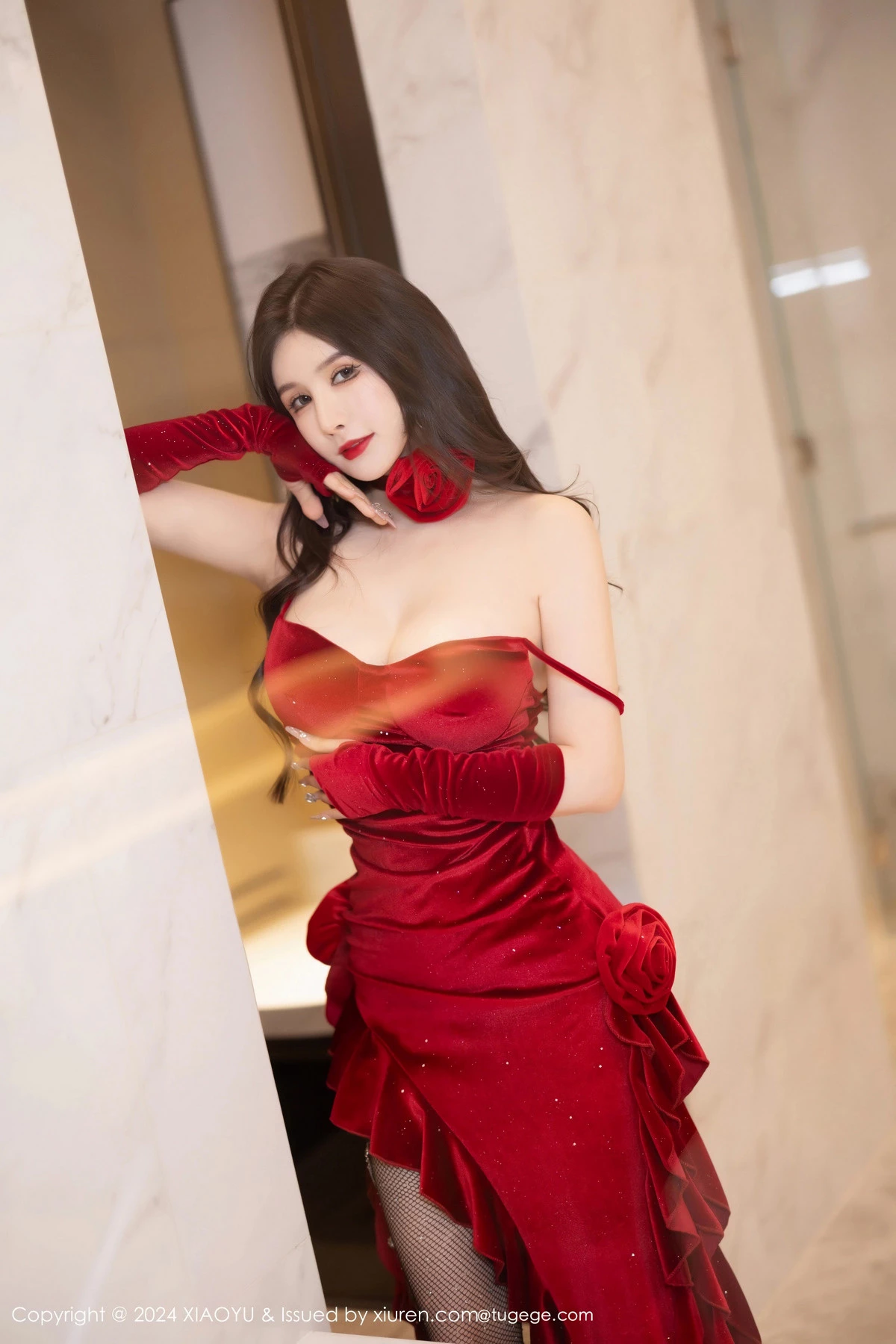 秀人集.com_[XiaoYu画语界]Vol.1228_女神李丽莎性感暗红色吊带短裙配红丝吊袜秀完美身材诱惑写真81P