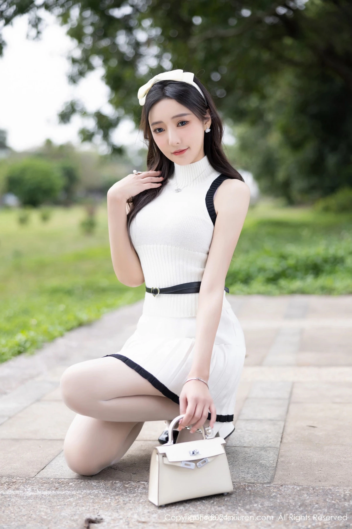 秀人集.com_[XiuRen秀人网]No.8334_女神王馨瑶yanni白色连衣短裙露粉色内衣配白丝袜完美诱惑写真80P