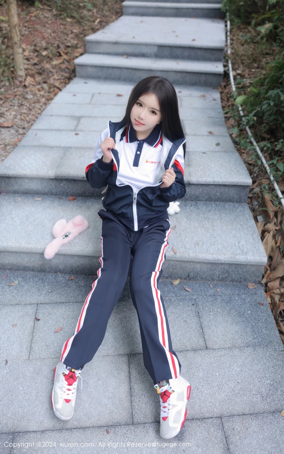 秀人集.com_[XiuRen秀人网]No.8335_模特小薯条nienie户外性感学生运动装露超薄肉丝撩人诱惑写真88P