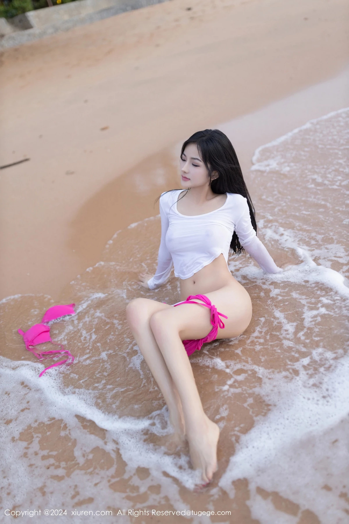 秀人集.com_[XiuRen秀人网]No.8341_模特谭小灵海滩场景半脱露性感玫红内衣秀惹火身材极致诱惑写真80P