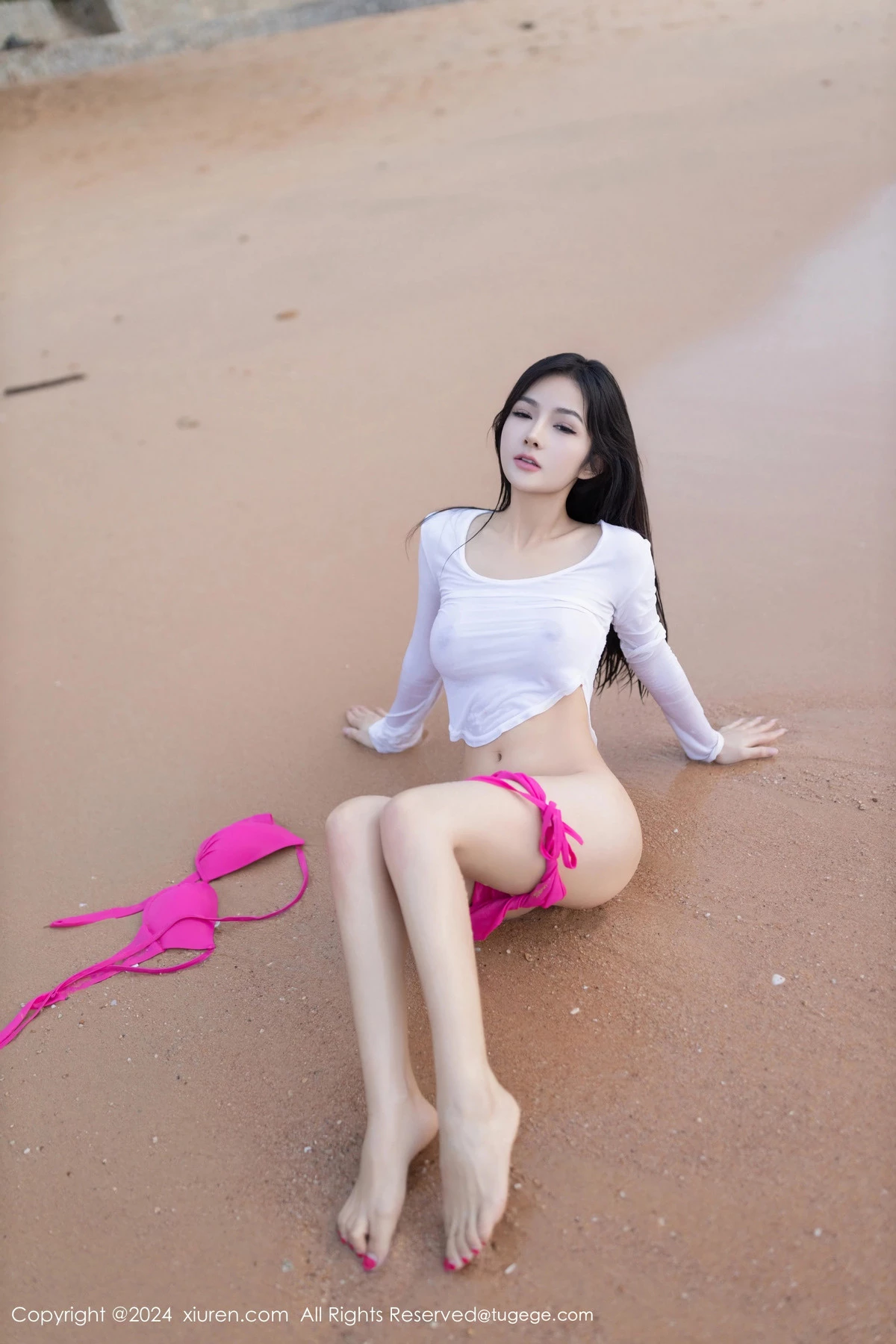 秀人集.com_[XiuRen秀人网]No.8341_模特谭小灵海滩场景半脱露性感玫红内衣秀惹火身材极致诱惑写真80P