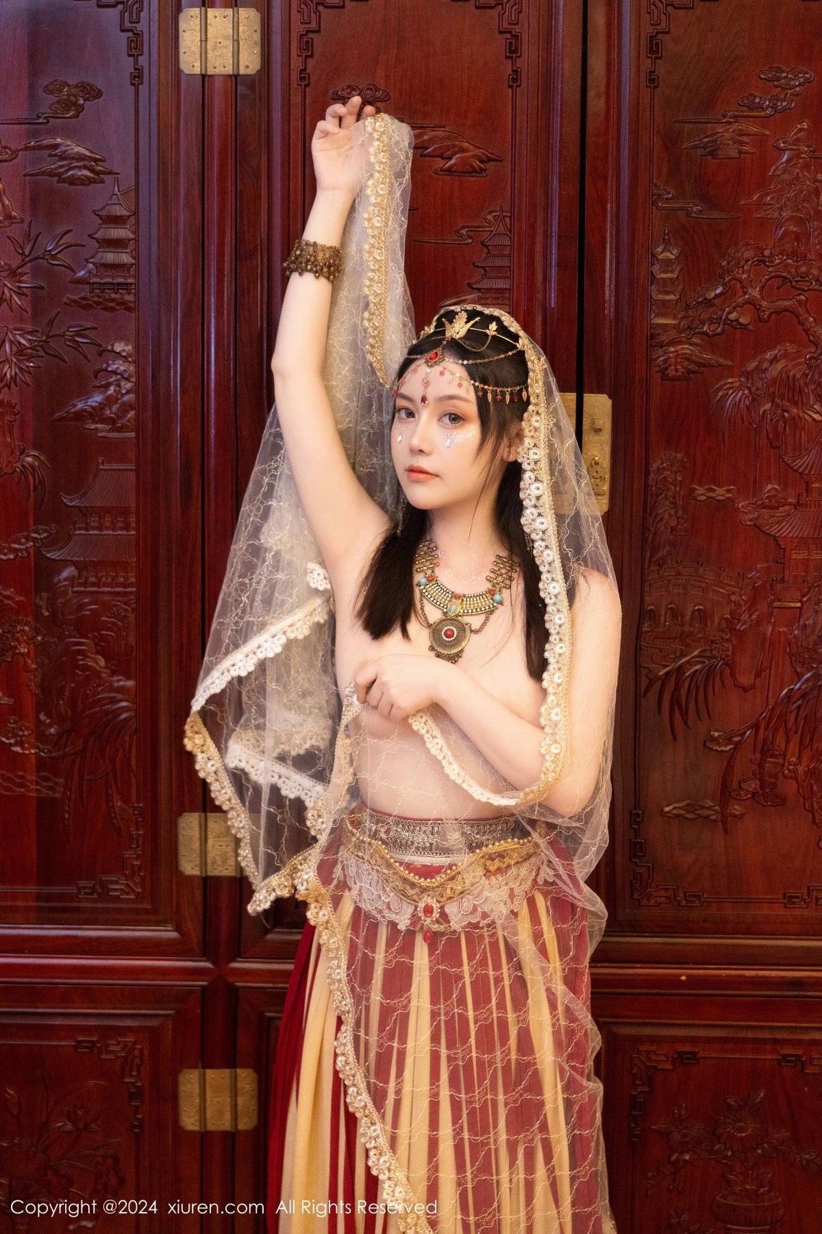 秀人集.com_[XiuRen秀人网]No.8349_模特豆瓣酱性感红色薄纱西域服饰半脱秀丰腴身材撩人诱惑写真82P