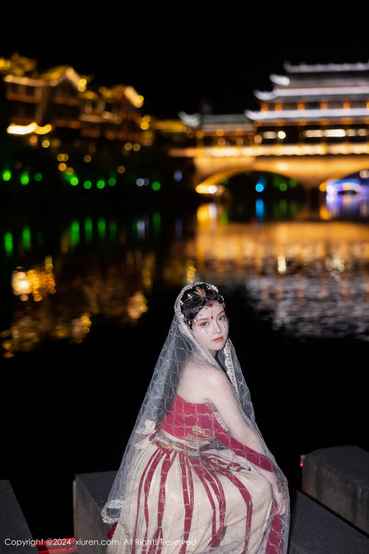 秀人集.com_[XiuRen秀人网]No.8349_模特豆瓣酱性感红色薄纱西域服饰半脱秀丰腴身材撩人诱惑写真82P