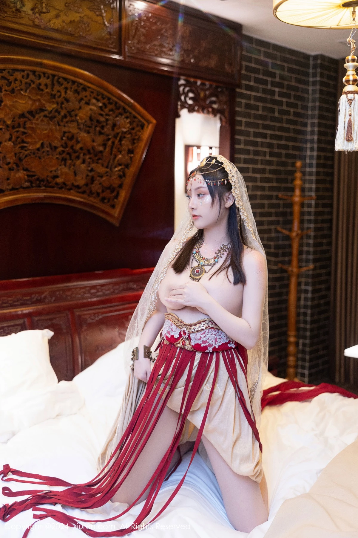 秀人集.com_[XiuRen秀人网]No.8349_模特豆瓣酱性感红色薄纱西域服饰半脱秀丰腴身材撩人诱惑写真82P