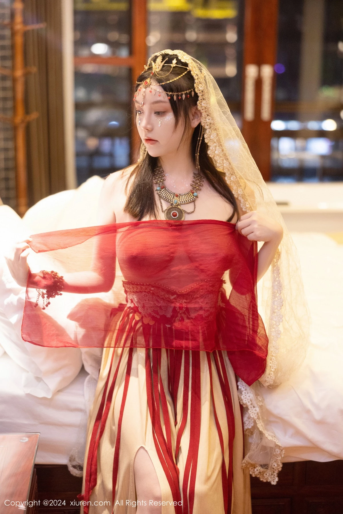 秀人集.com_[XiuRen秀人网]No.8349_模特豆瓣酱性感红色薄纱西域服饰半脱秀丰腴身材撩人诱惑写真82P