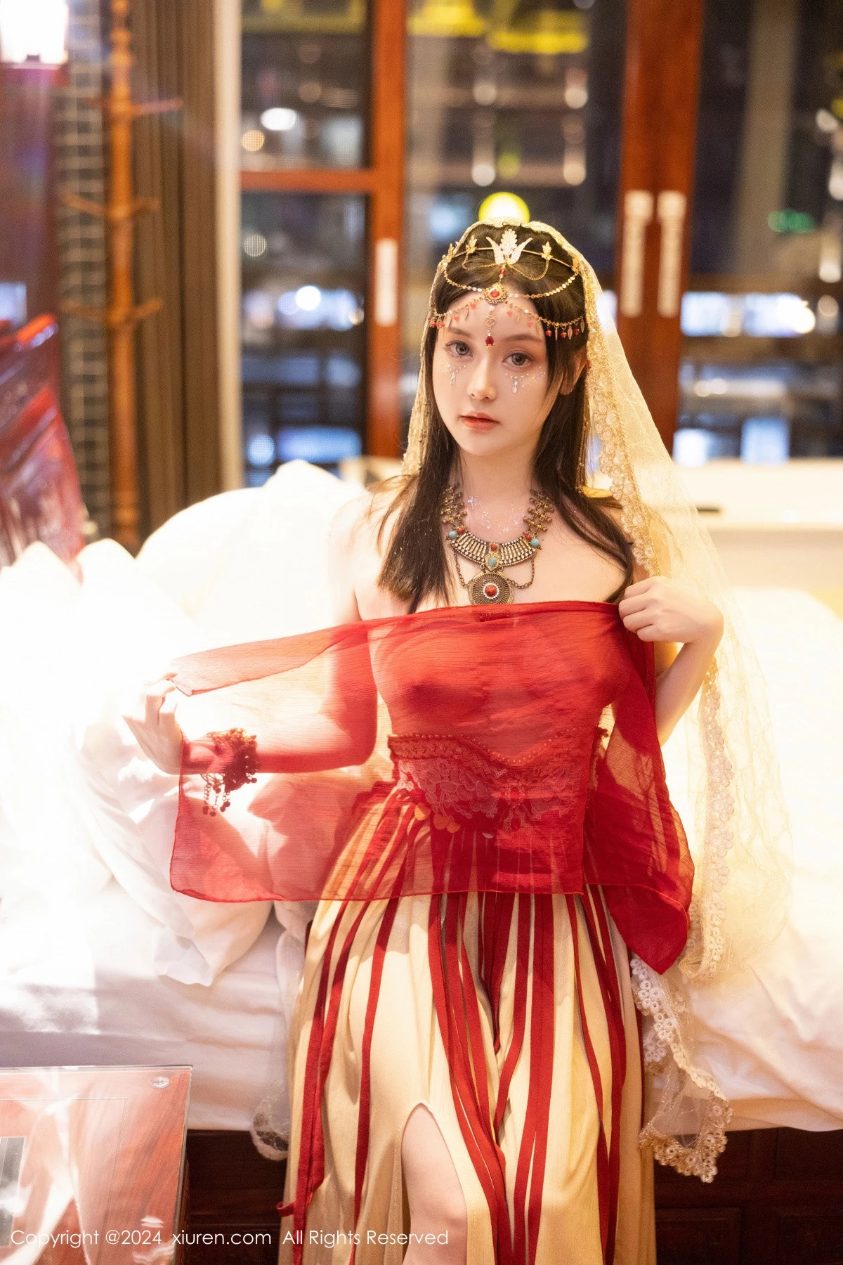 秀人集.com_[XiuRen秀人网]No.8349_模特豆瓣酱性感红色薄纱西域服饰半脱秀丰腴身材撩人诱惑写真82P