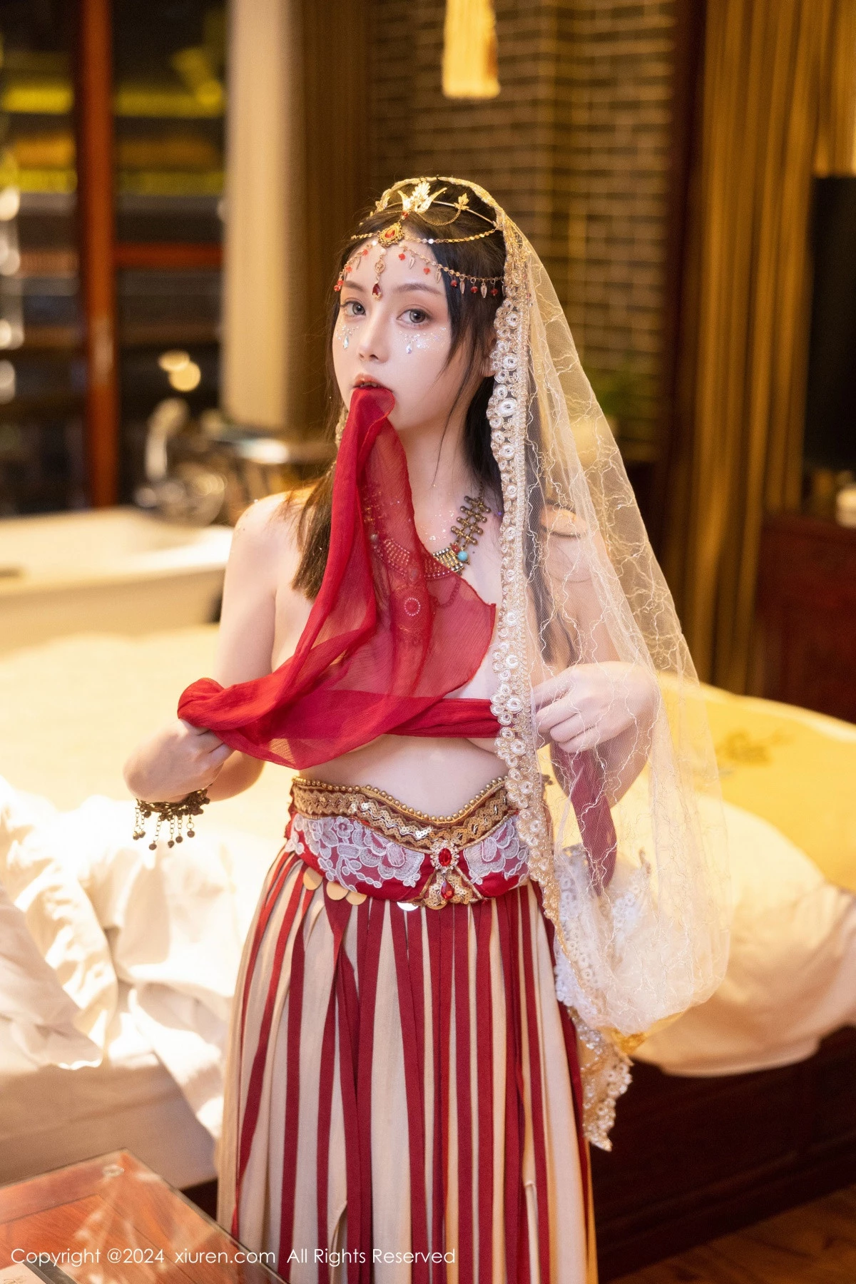 秀人集.com_[XiuRen秀人网]No.8349_模特豆瓣酱性感红色薄纱西域服饰半脱秀丰腴身材撩人诱惑写真82P