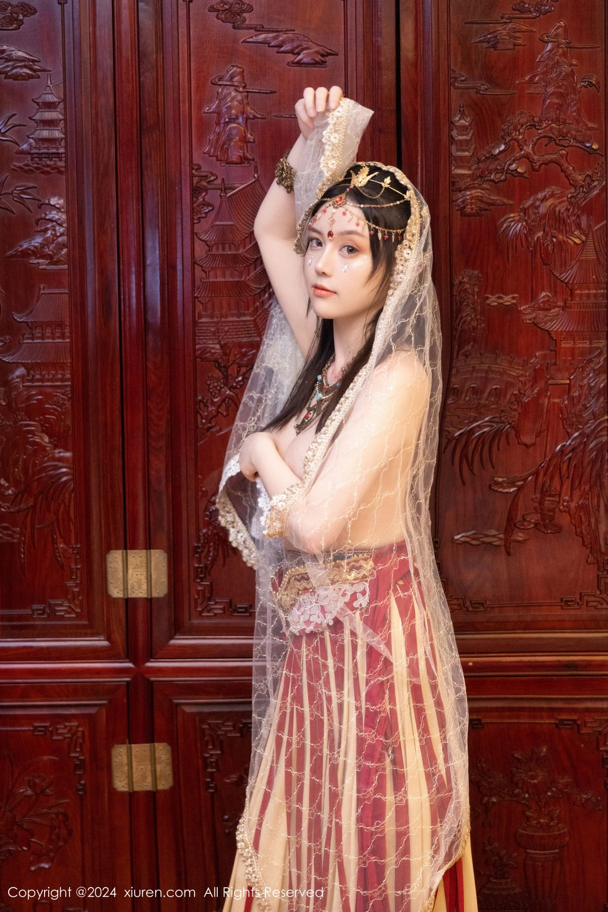 秀人集.com_[XiuRen秀人网]No.8349_模特豆瓣酱性感红色薄纱西域服饰半脱秀丰腴身材撩人诱惑写真82P