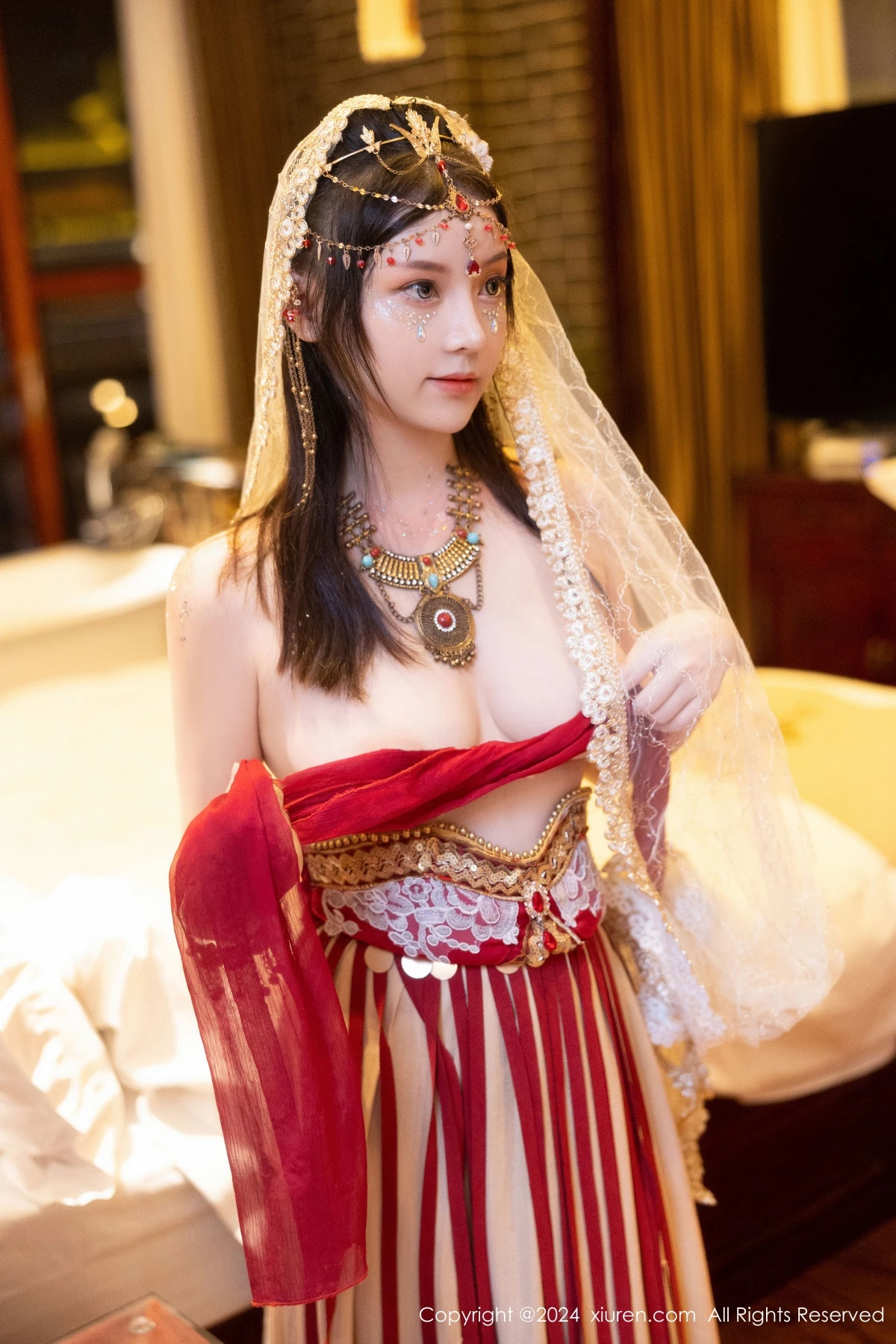 秀人集.com_[XiuRen秀人网]No.8349_模特豆瓣酱性感红色薄纱西域服饰半脱秀丰腴身材撩人诱惑写真82P