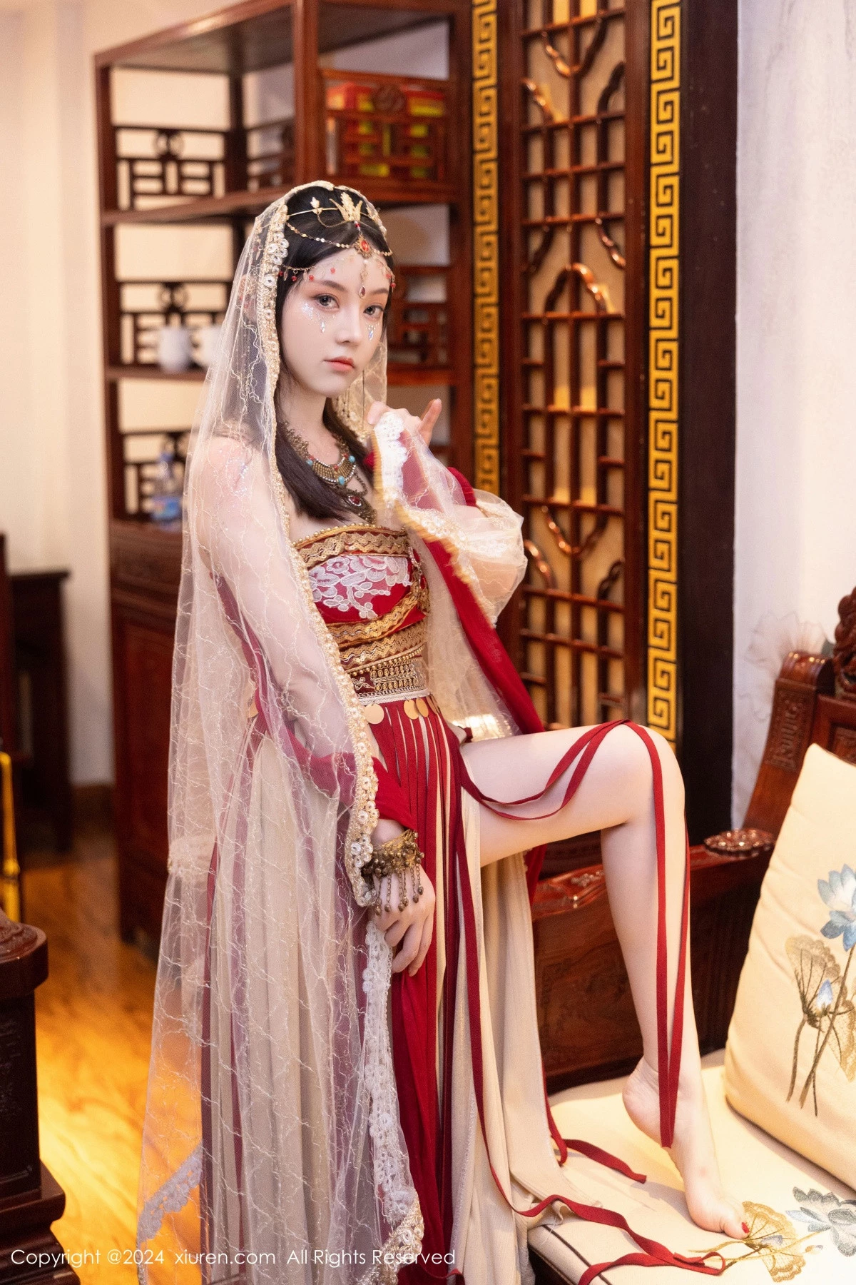 秀人集.com_[XiuRen秀人网]No.8349_模特豆瓣酱性感红色薄纱西域服饰半脱秀丰腴身材撩人诱惑写真82P