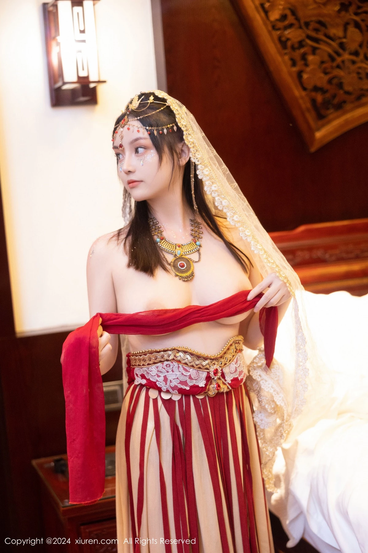 秀人集.com_[XiuRen秀人网]No.8349_模特豆瓣酱性感红色薄纱西域服饰半脱秀丰腴身材撩人诱惑写真82P