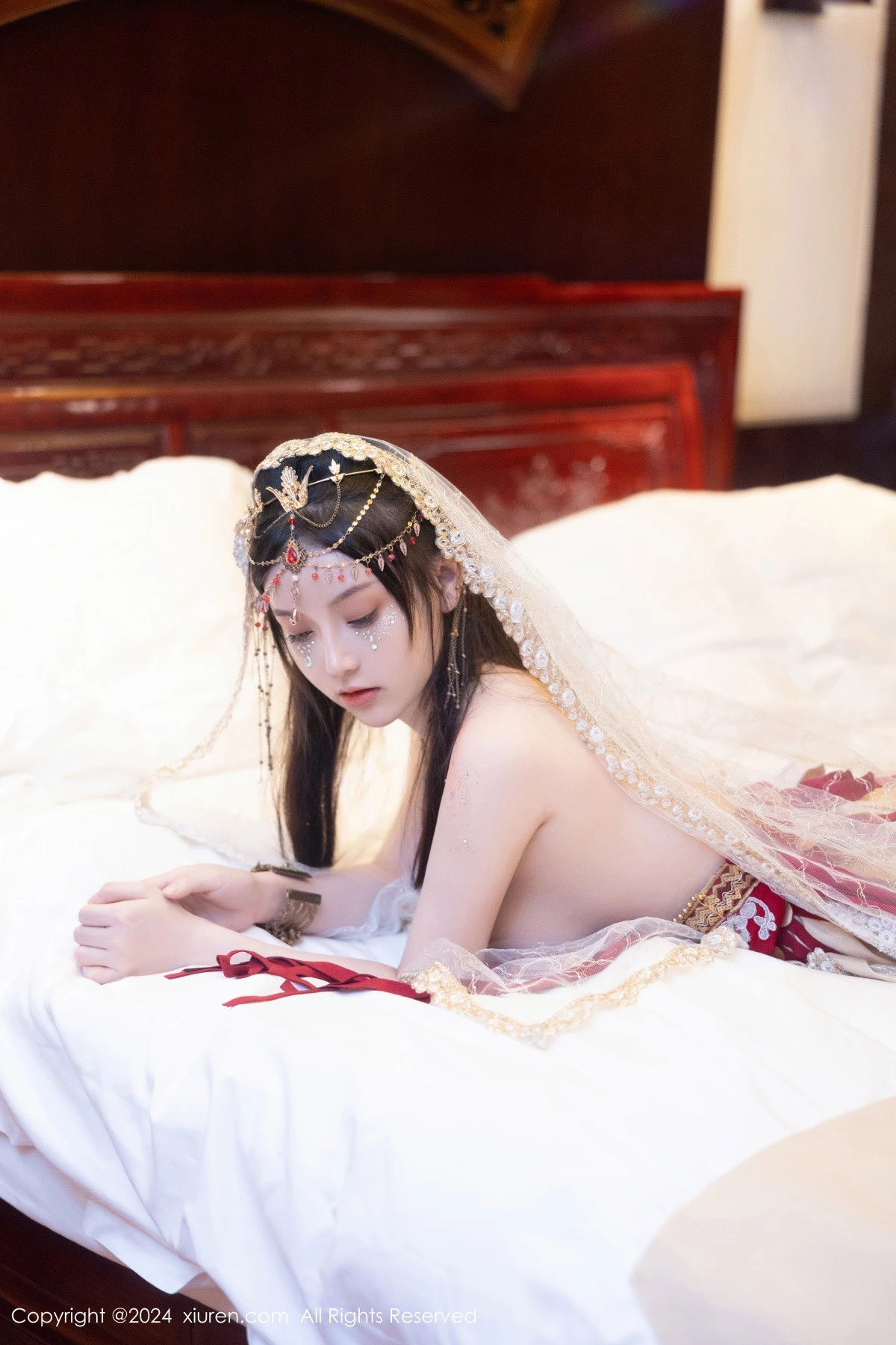 秀人集.com_[XiuRen秀人网]No.8349_模特豆瓣酱性感红色薄纱西域服饰半脱秀丰腴身材撩人诱惑写真82P