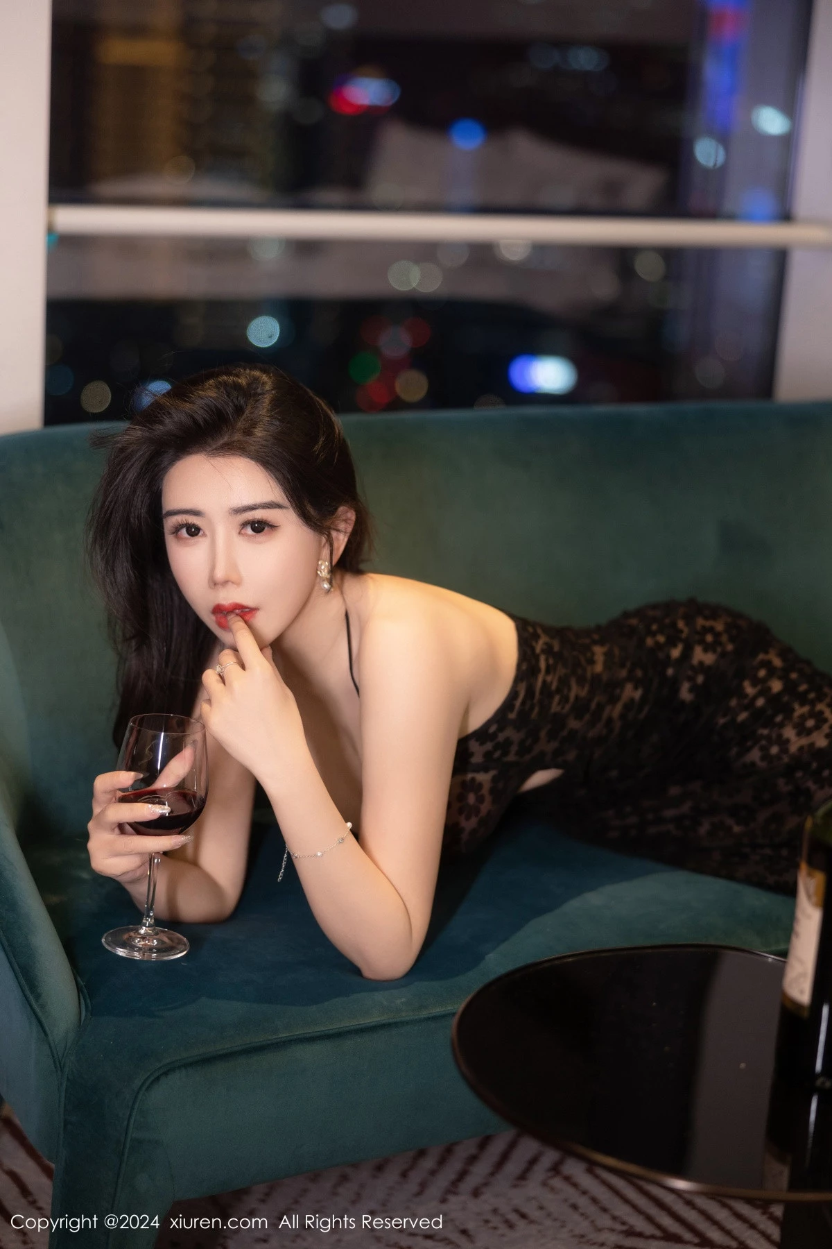 秀人集.com_[XiuRen秀人网]No.8355_模特李若汐场景拍摄性感黑色轻透情趣服饰秀惹火身段诱惑写真77P