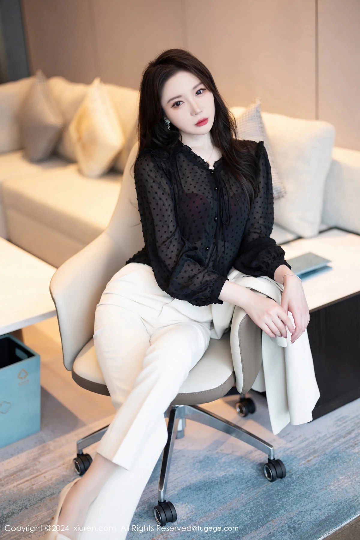 秀人集.com_[XiuRen秀人网]No.8354_模特梦心玥性感白色套装露黑色轻透内衣配超薄肉丝迷人诱惑写真90P