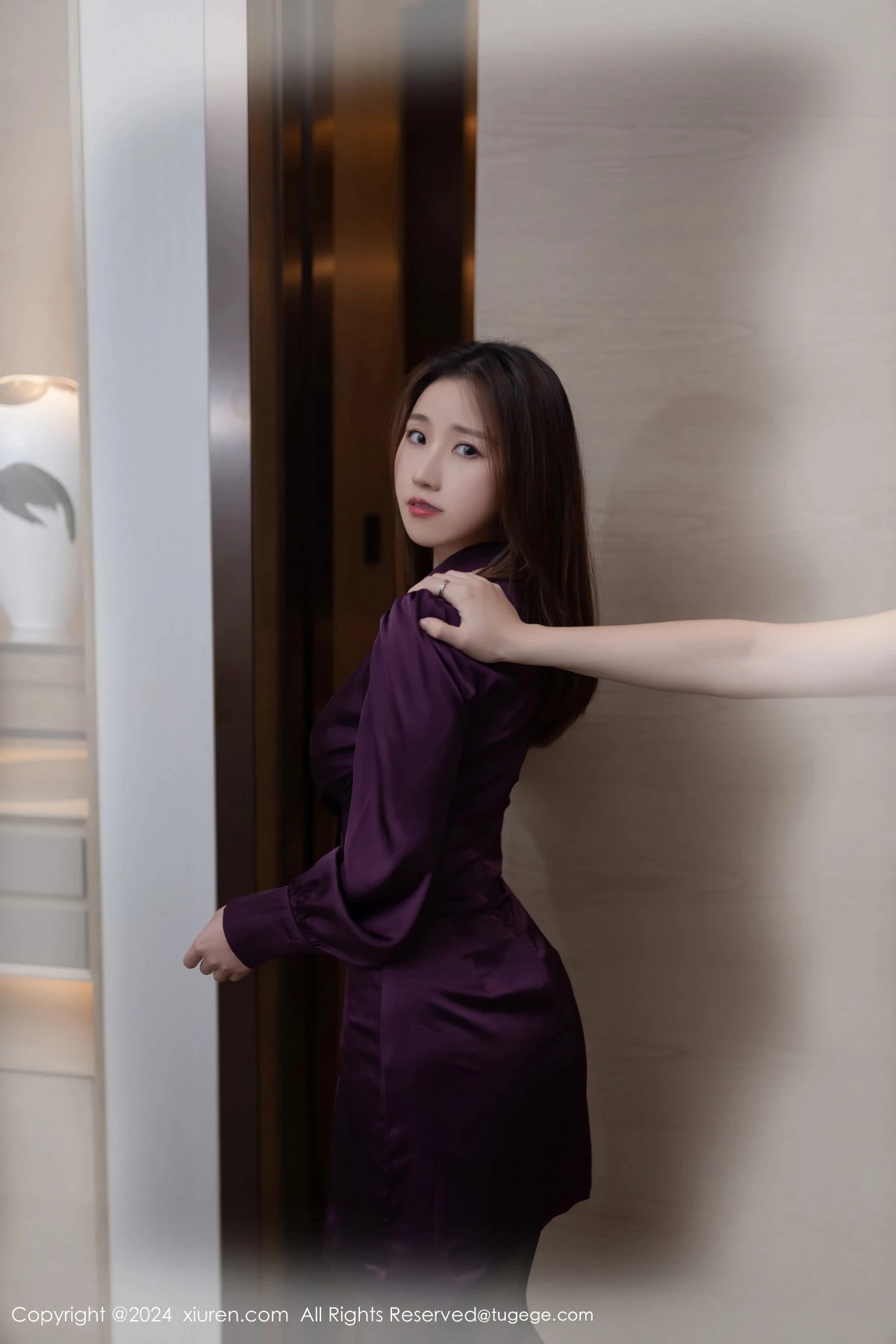 秀人集.com_[XiuRen秀人网]No.8264_模特杏子Yada性感紫色服饰露紫灰蕾丝内衣秀曼妙身姿诱惑写真87P