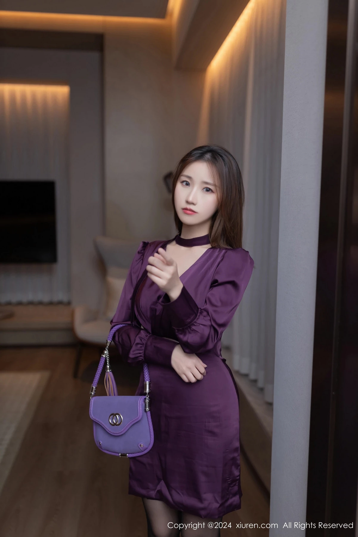 秀人集.com_[XiuRen秀人网]No.8264_模特杏子Yada性感紫色服饰露紫灰蕾丝内衣秀曼妙身姿诱惑写真87P