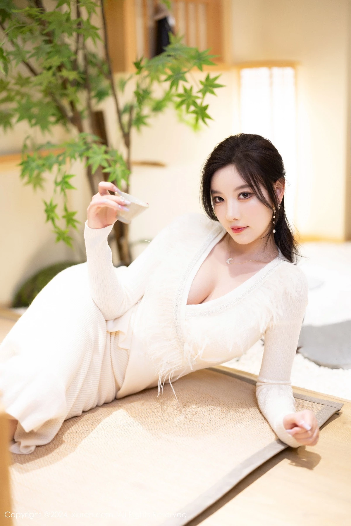 秀人集.com_[XiuRen秀人网]No.8363_女神杨晨晨Yome白色连衣长裙+白色情趣薄纱秀丰腴身材诱惑写真82P